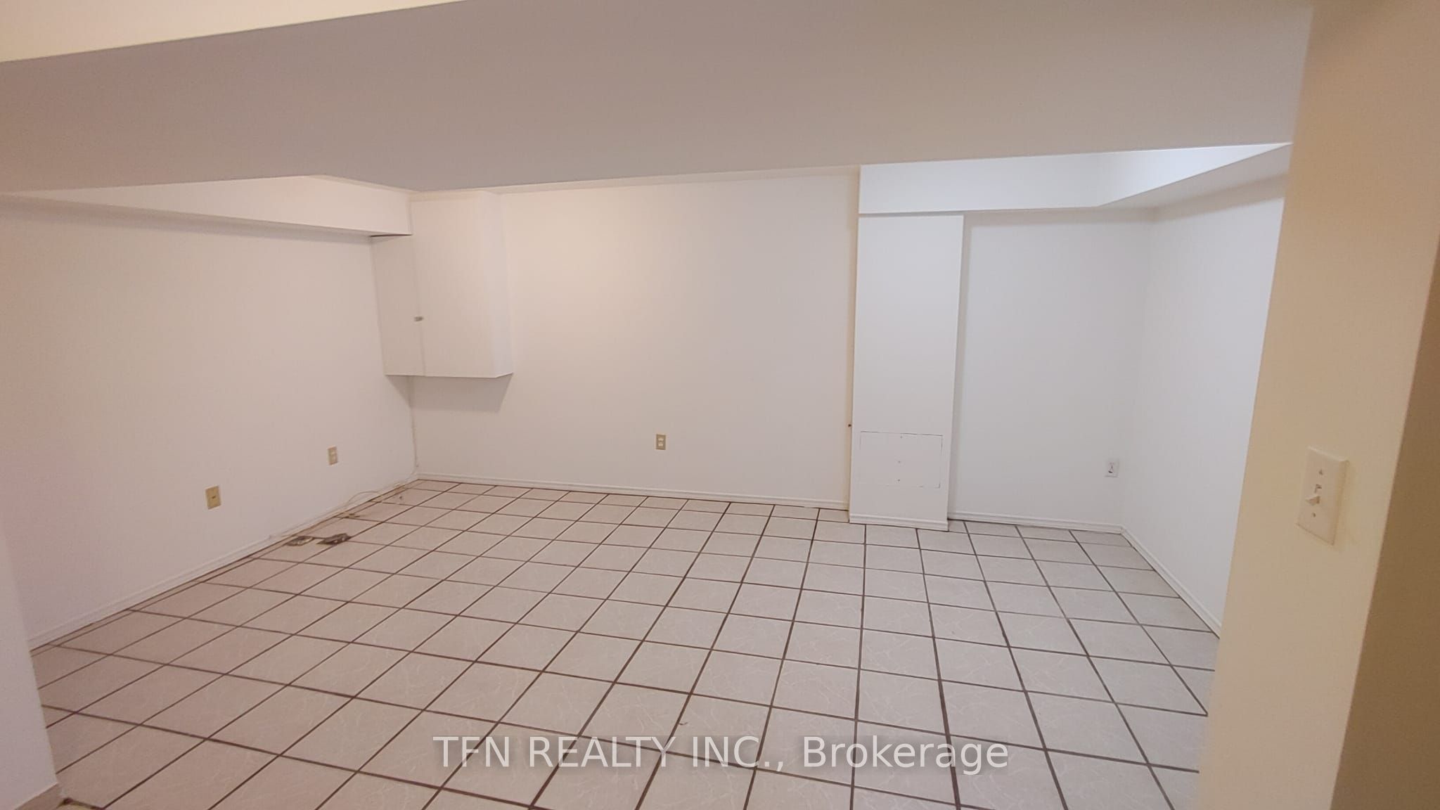 112 Trafalgar Square Property Photo 34
