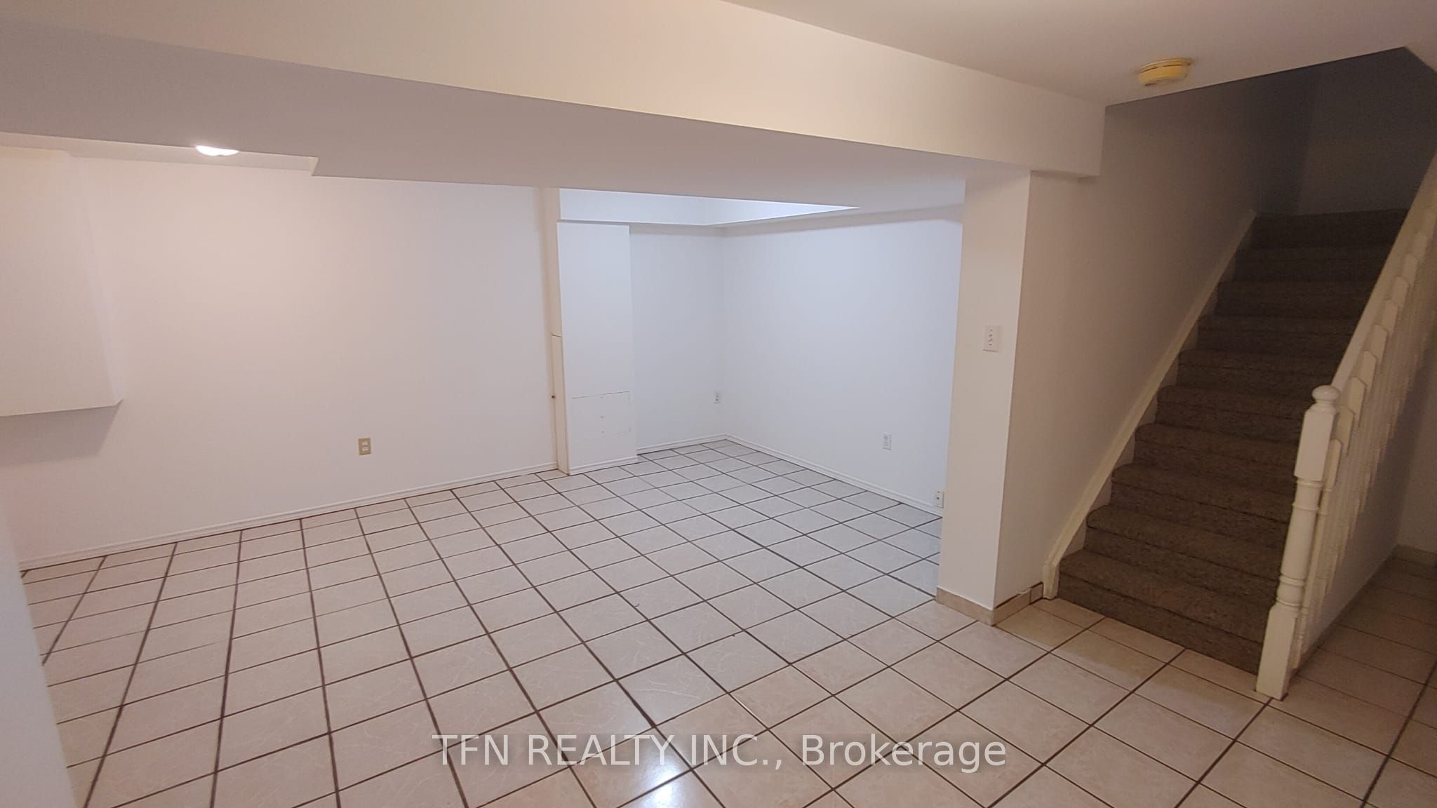 112 Trafalgar Square Property Photo 35