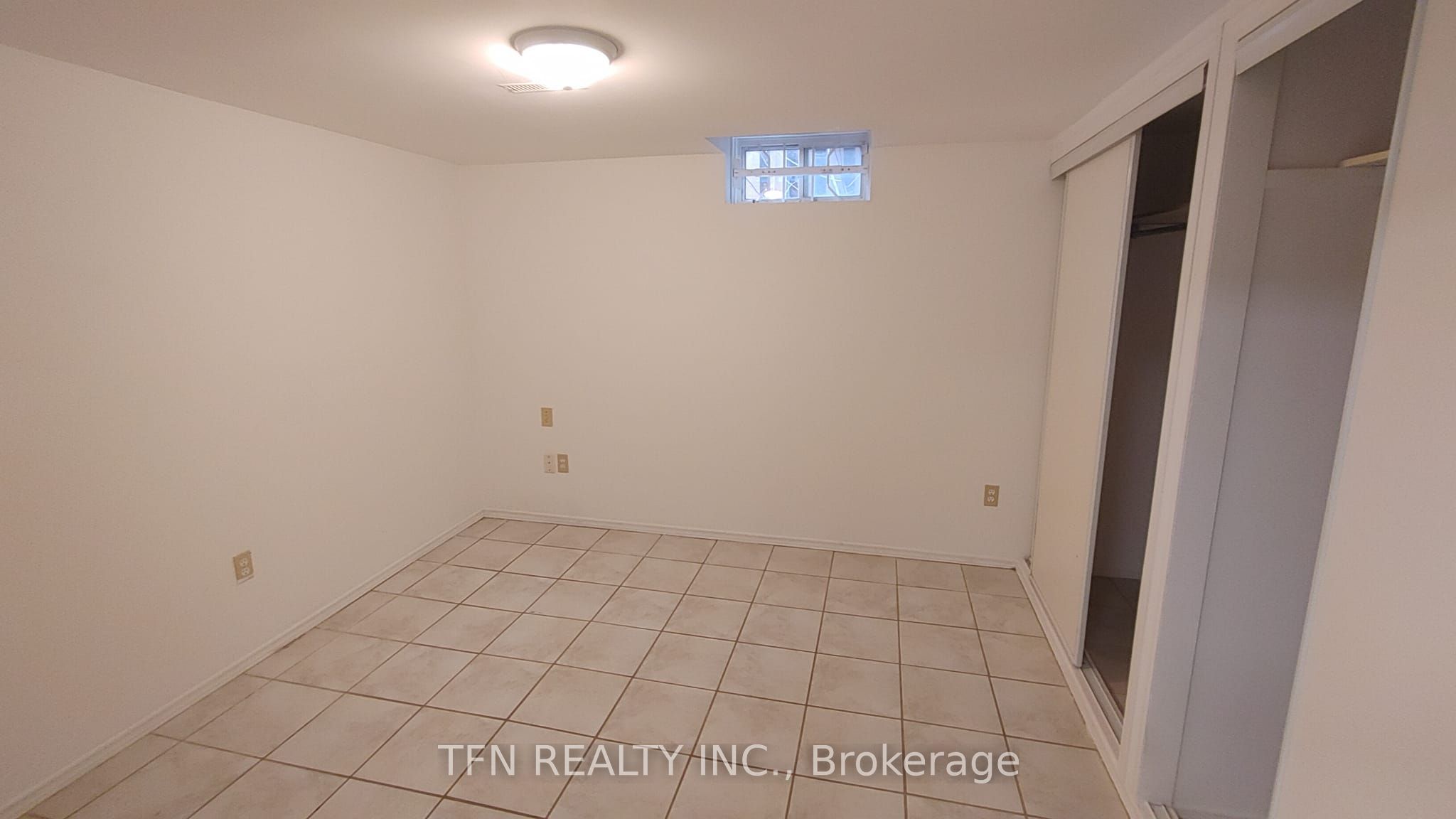 112 Trafalgar Square Property Photo 37