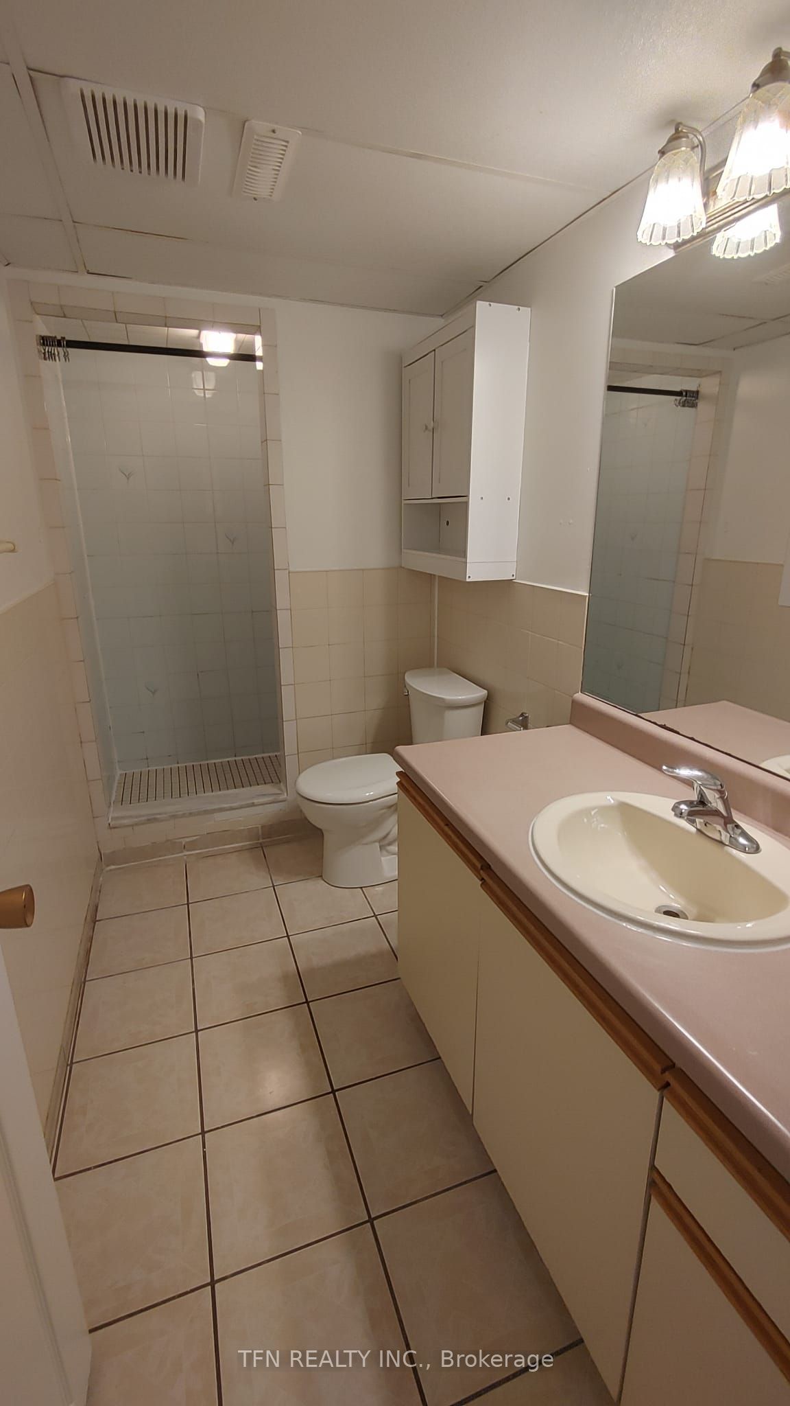 112 Trafalgar Square Property Photo 38