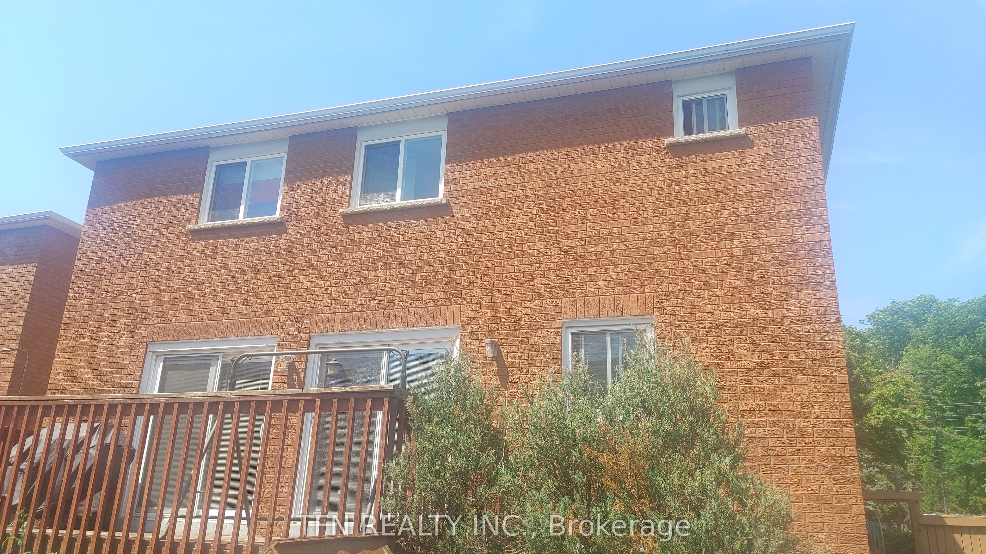 112 Trafalgar Square Property Photo 43