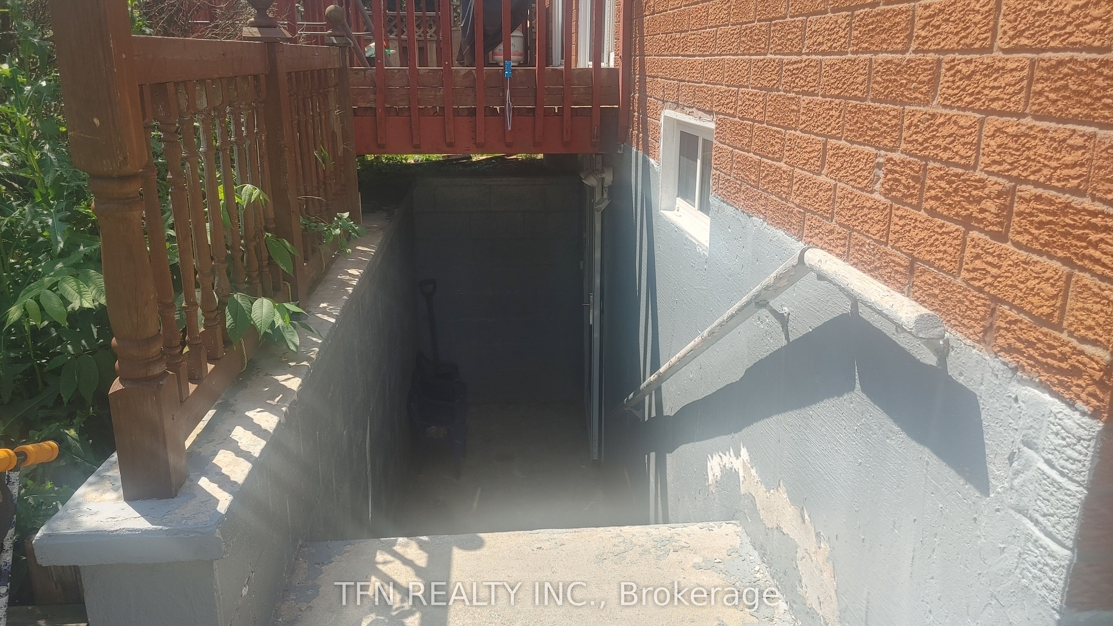 112 Trafalgar Square Property Photo 44