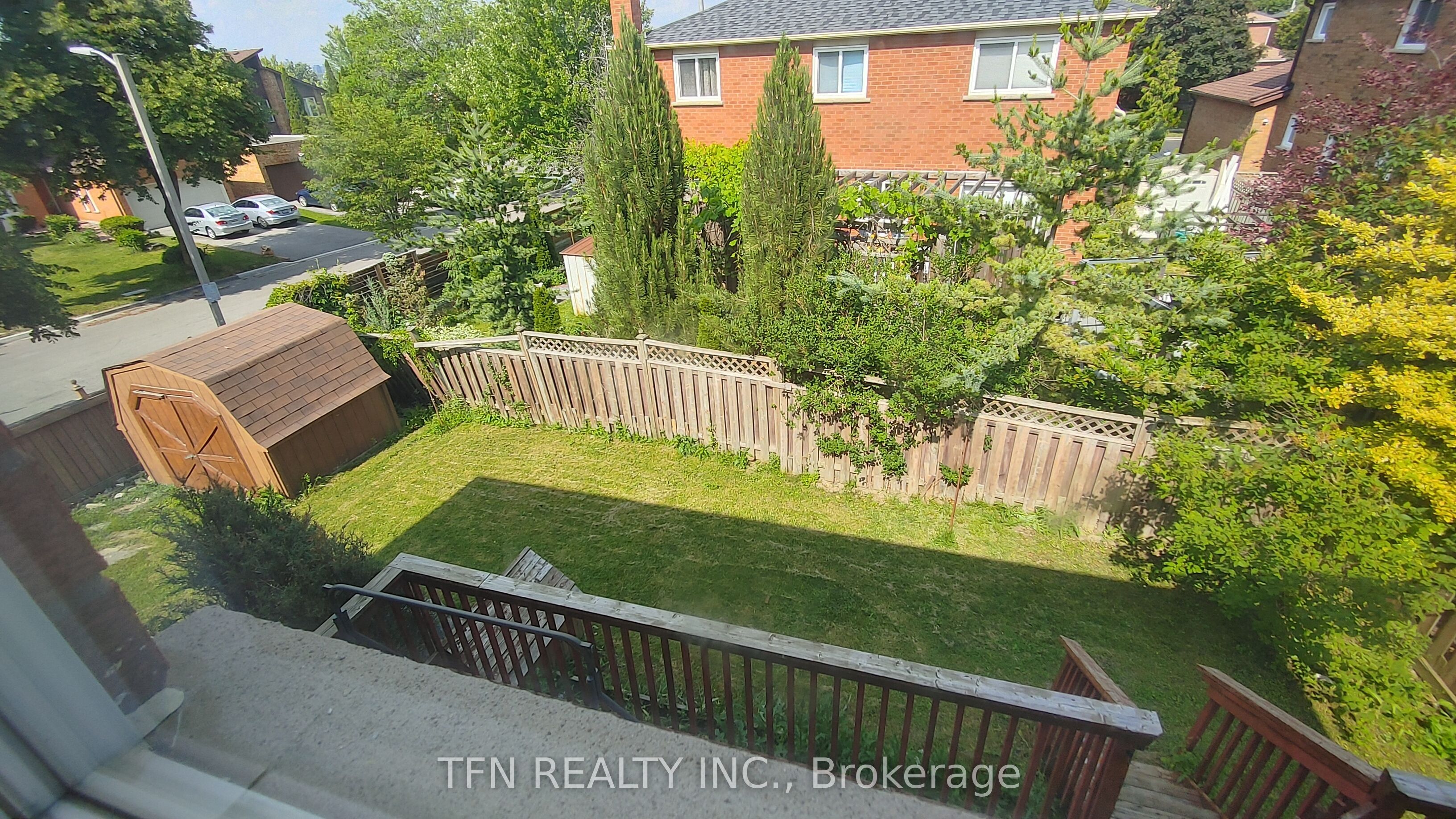 112 Trafalgar Square Property Photo 45