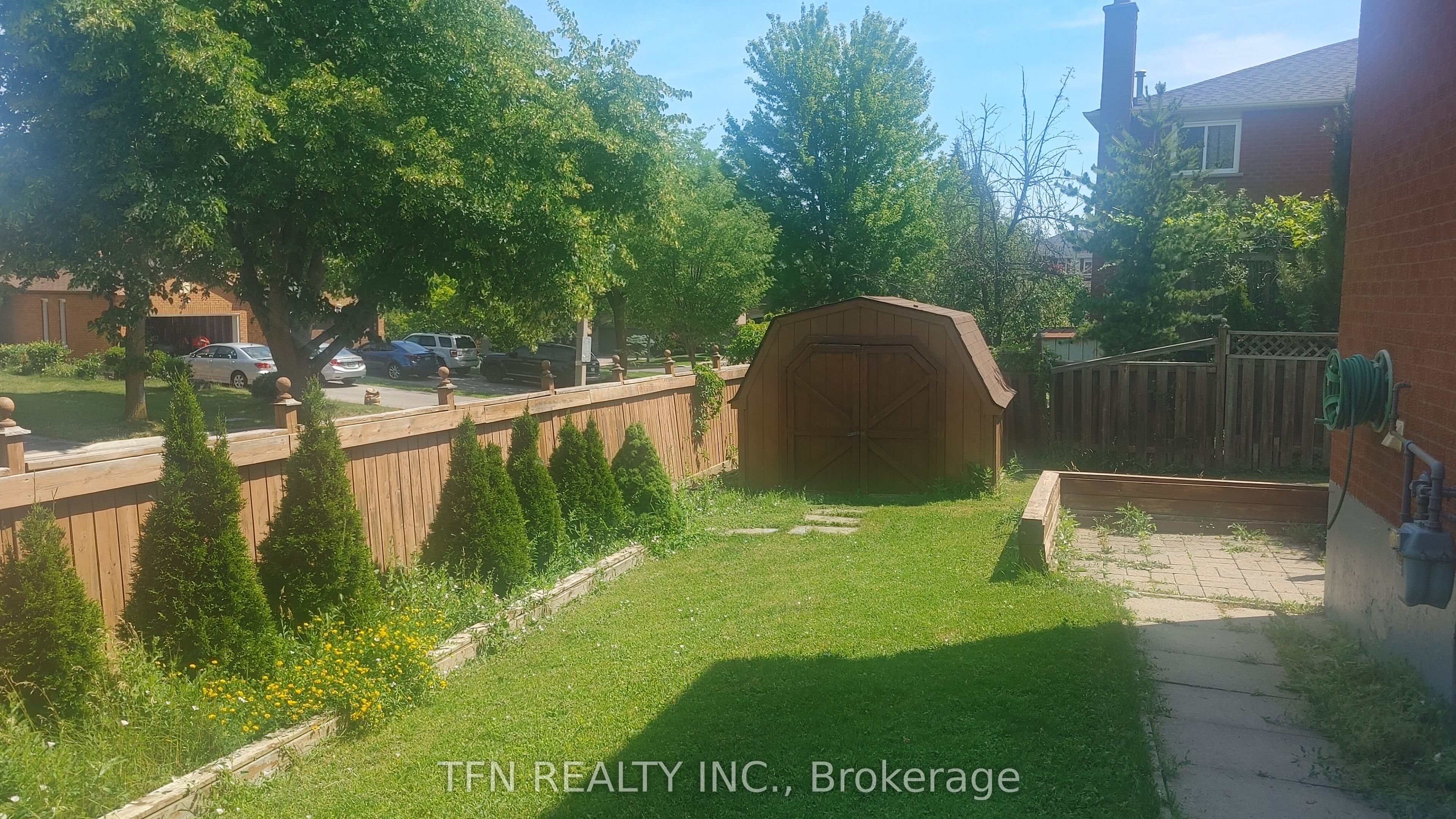 112 Trafalgar Square Property Photo 46