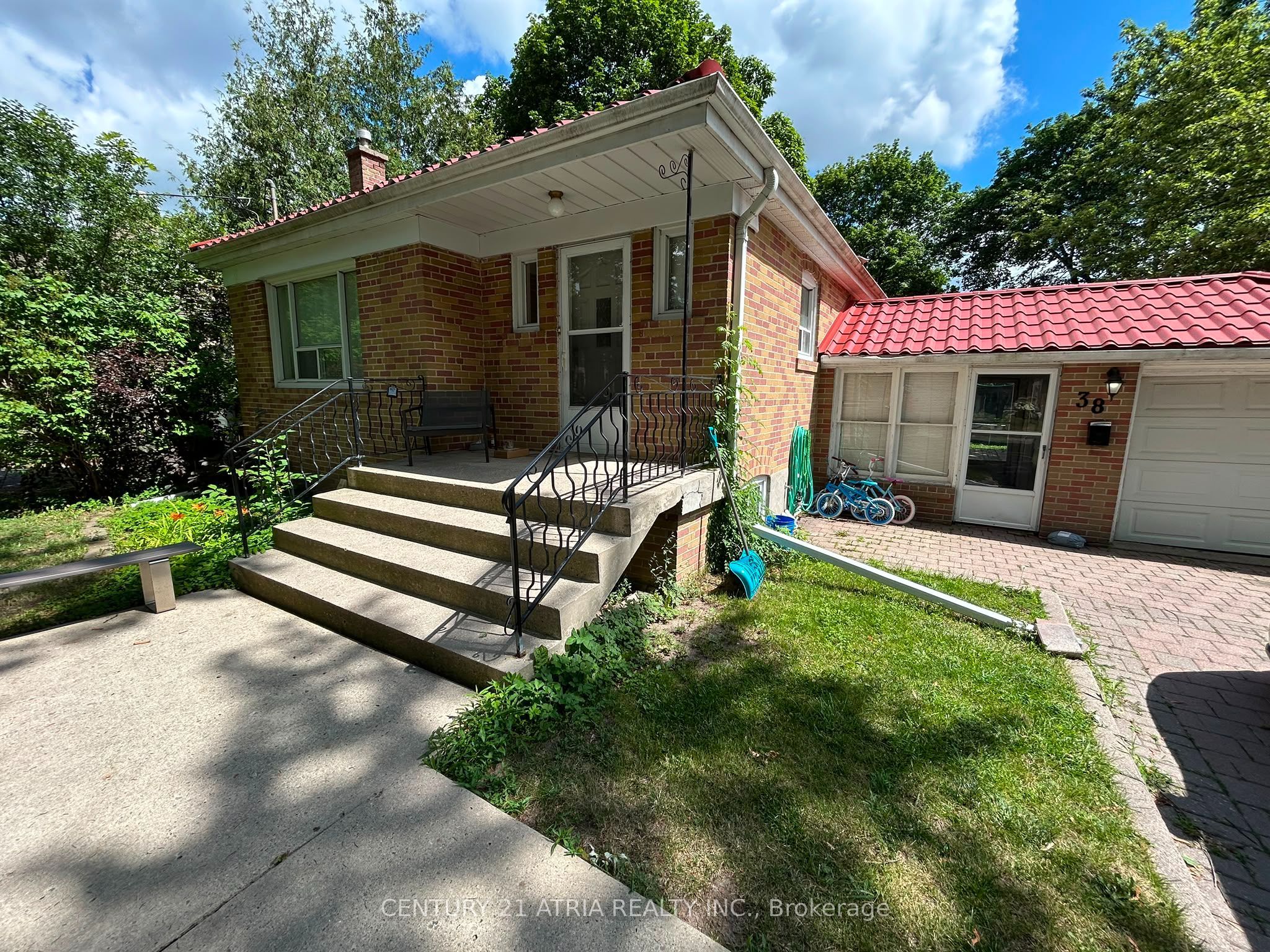 38 Harding Boulevard Main Property Photo 1
