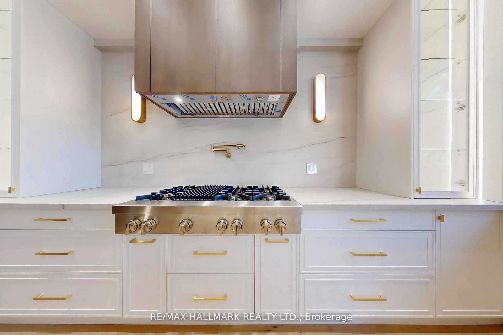 152 Olde Bayview Avenue Property Photo 3