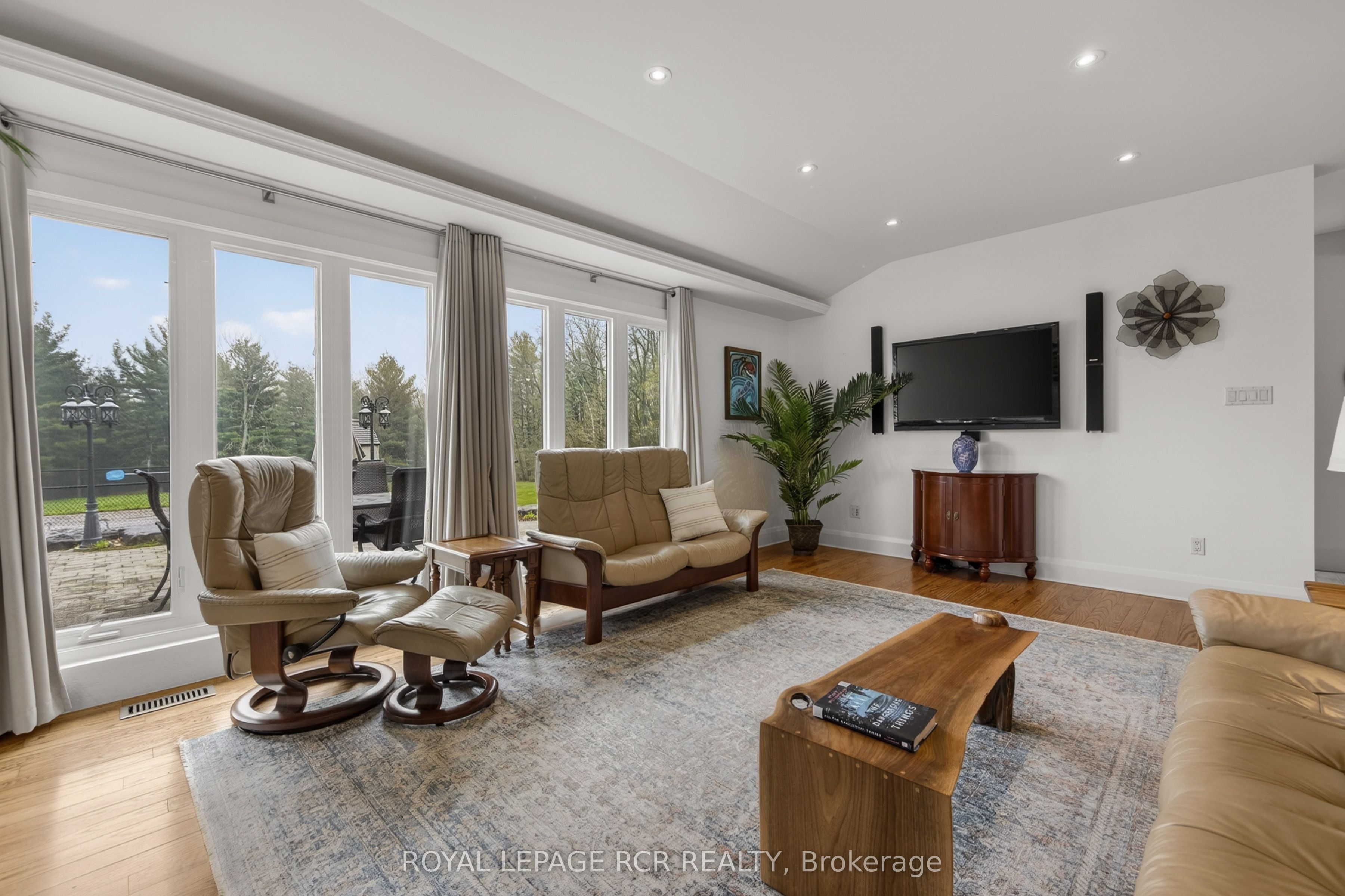 16365 Bathurst Street Property Photo 8