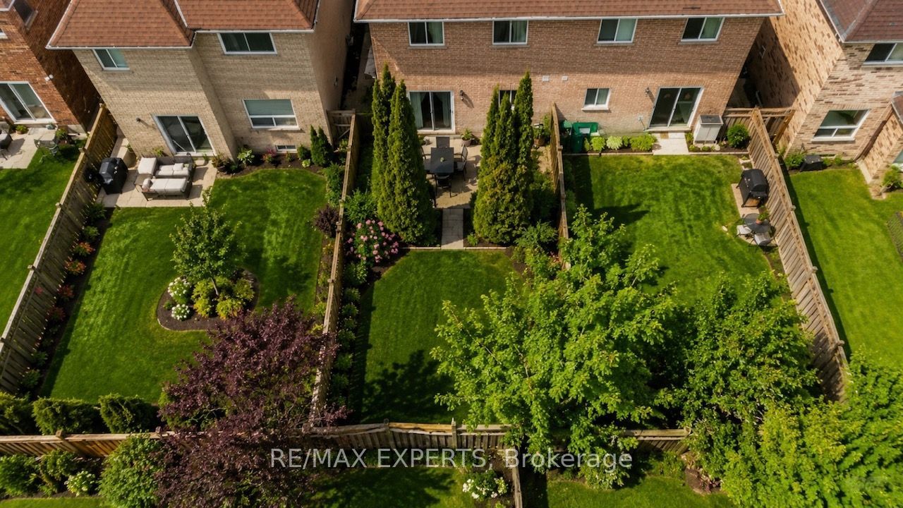 62 Colonial Crescent Property Photo 1