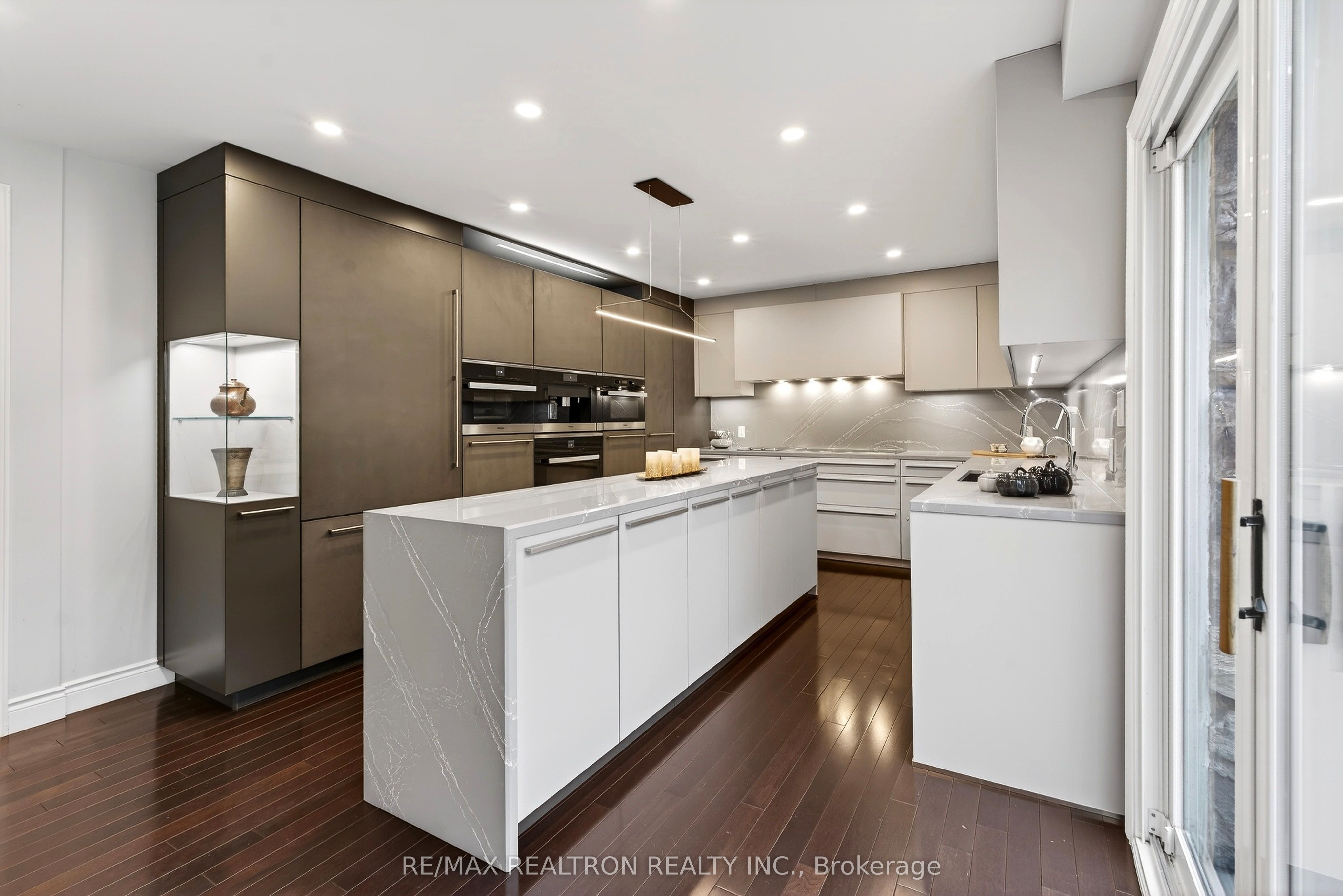14038 Bayview Avenue Property Photo 8