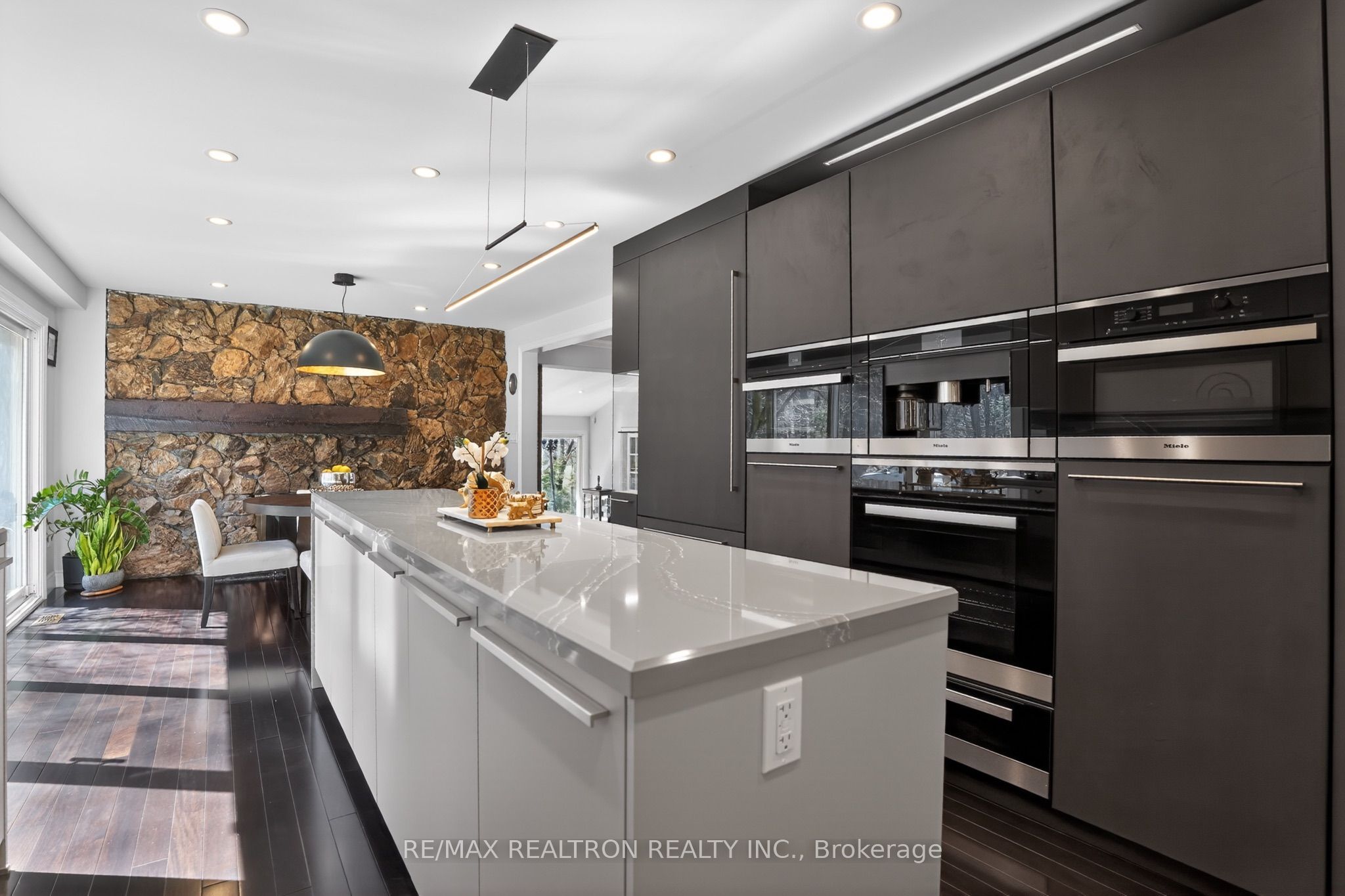 14038 Bayview Avenue Property Photo 10