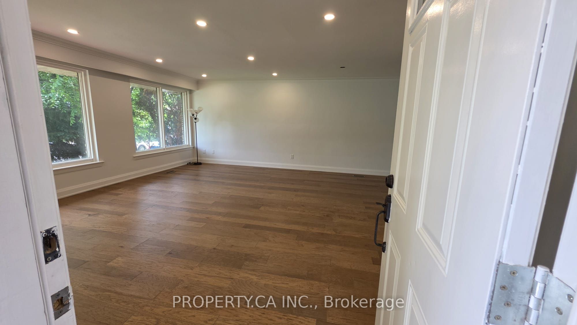 121 Trayborn Drive Main Property Photo 4