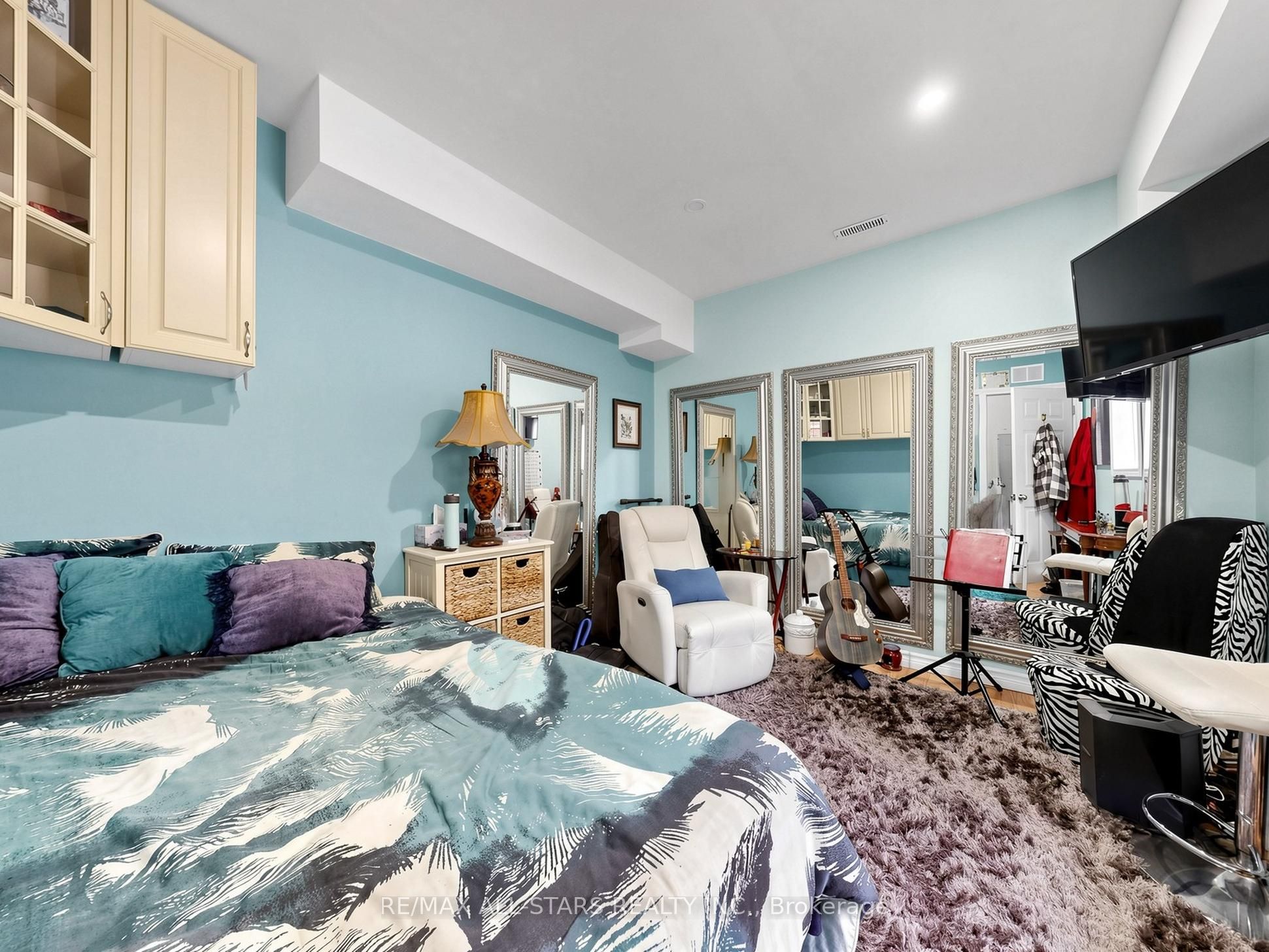 374 Adeline Drive Property Photo 15