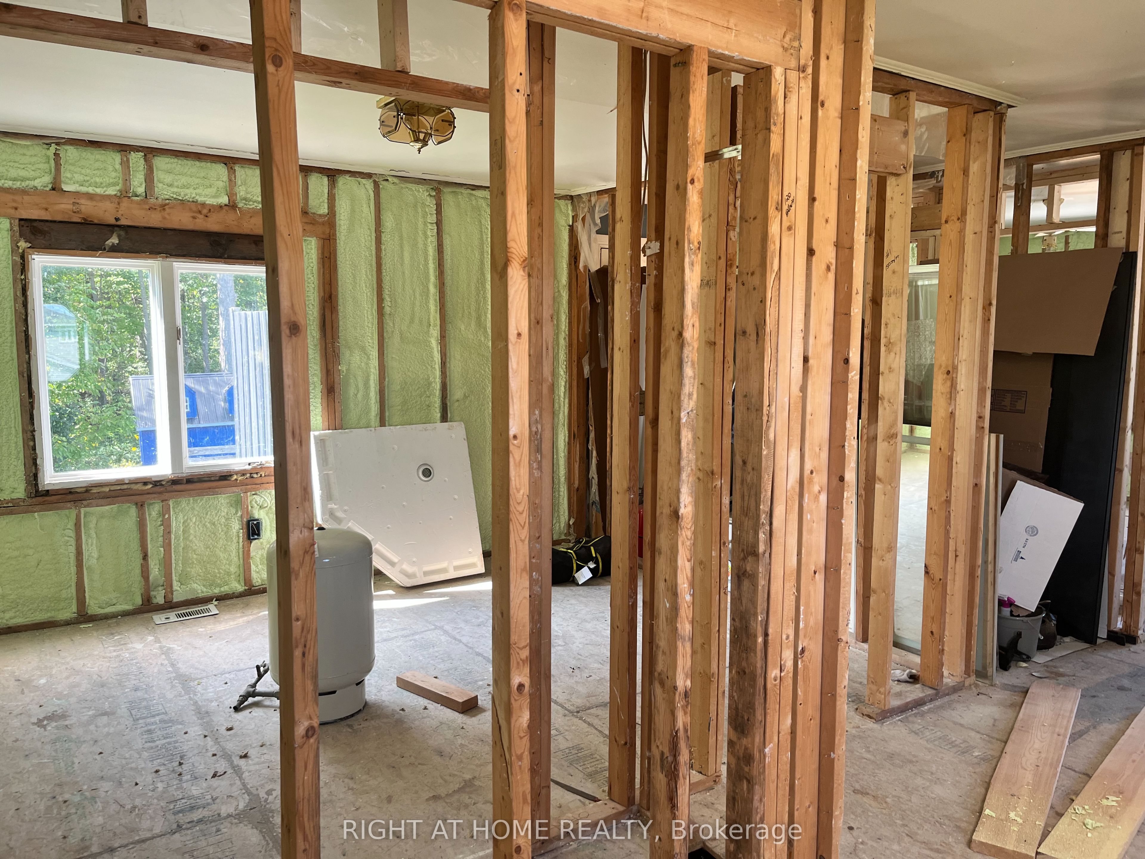 412 Limerick Crescent Property Photo 6
