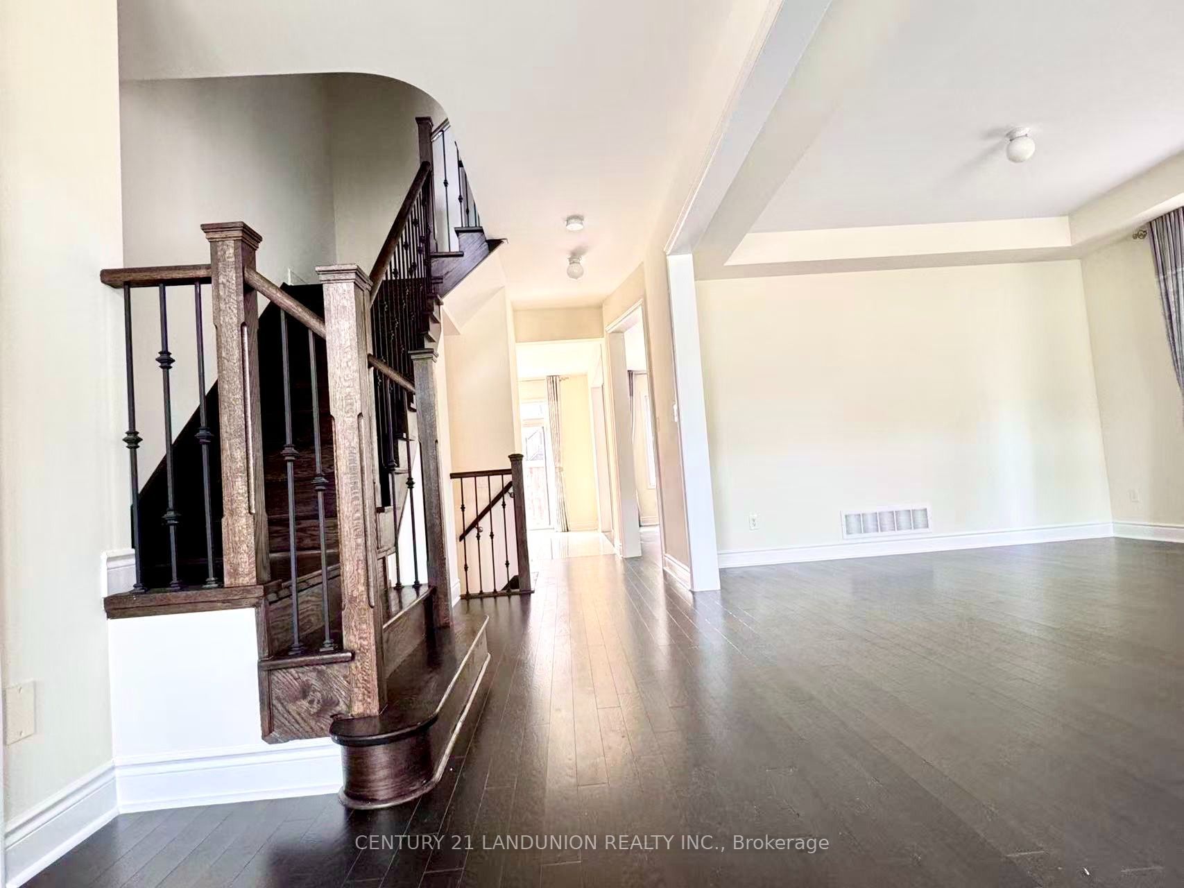 921 Goring Circle Property Photo 2