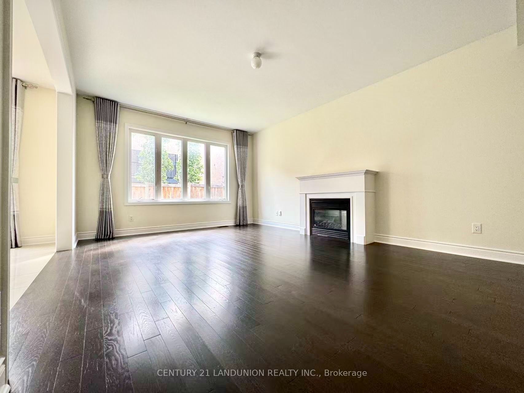 921 Goring Circle Property Photo 4
