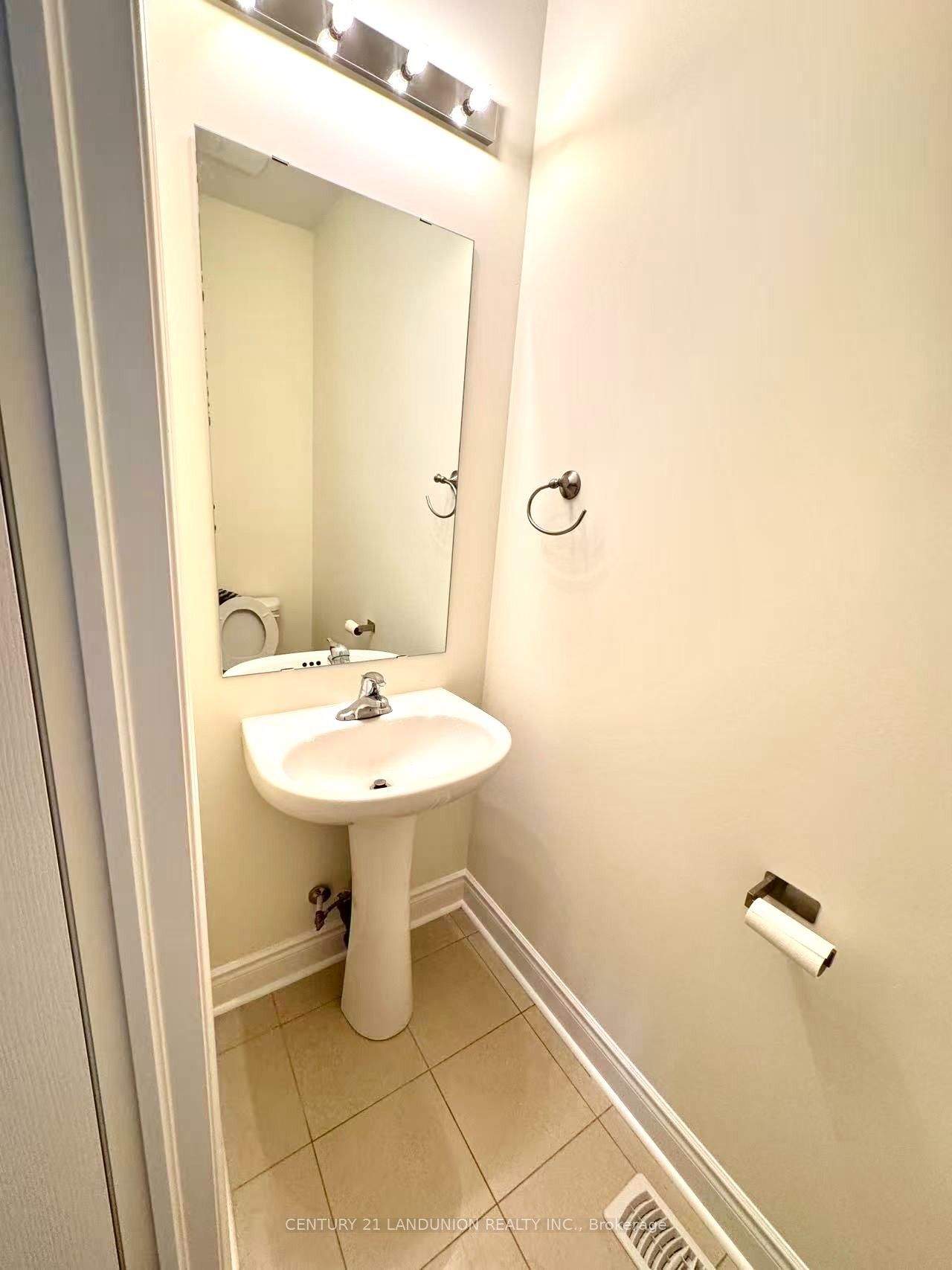 921 Goring Circle Property Photo 10