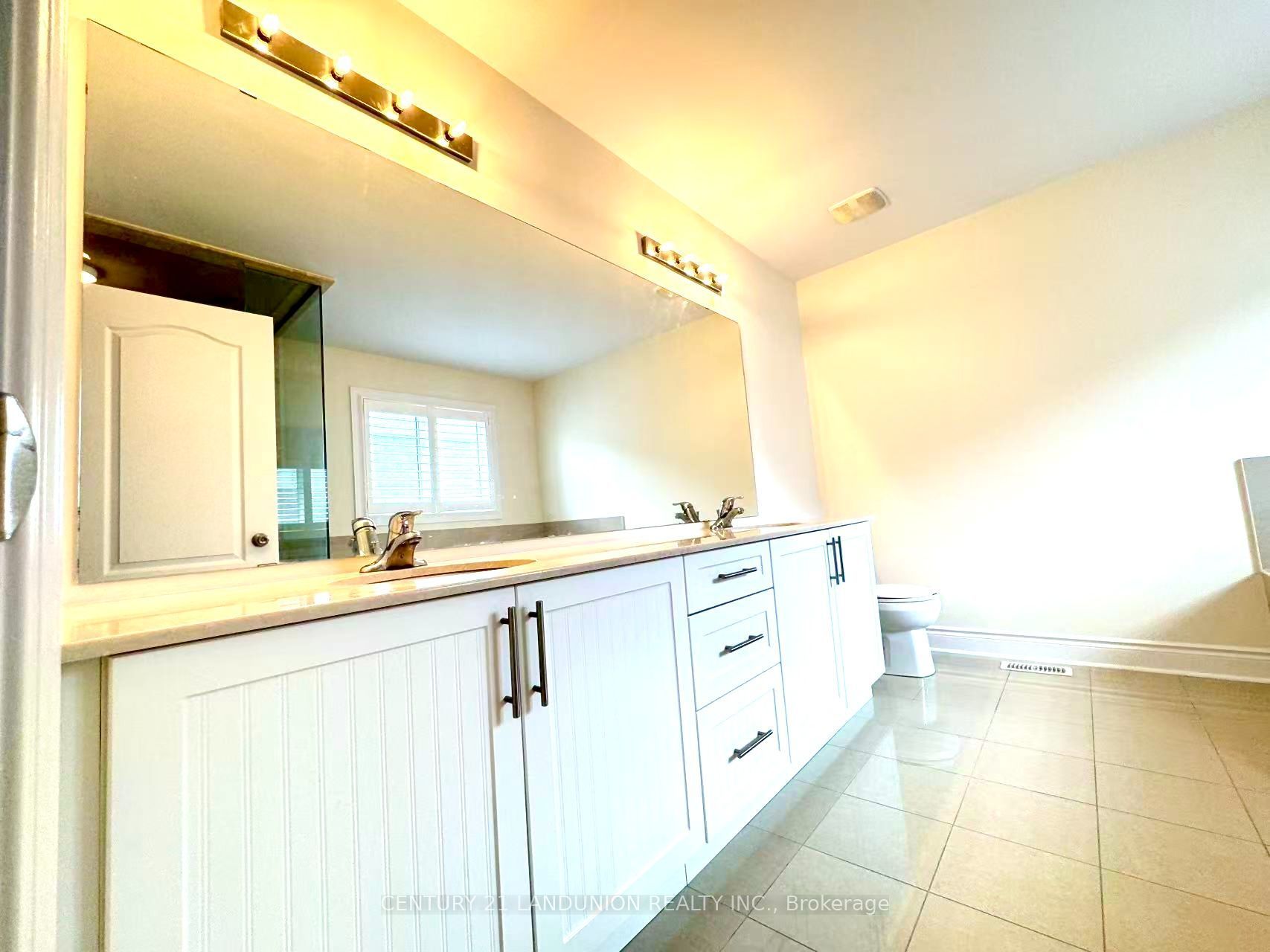 921 Goring Circle Property Photo 13