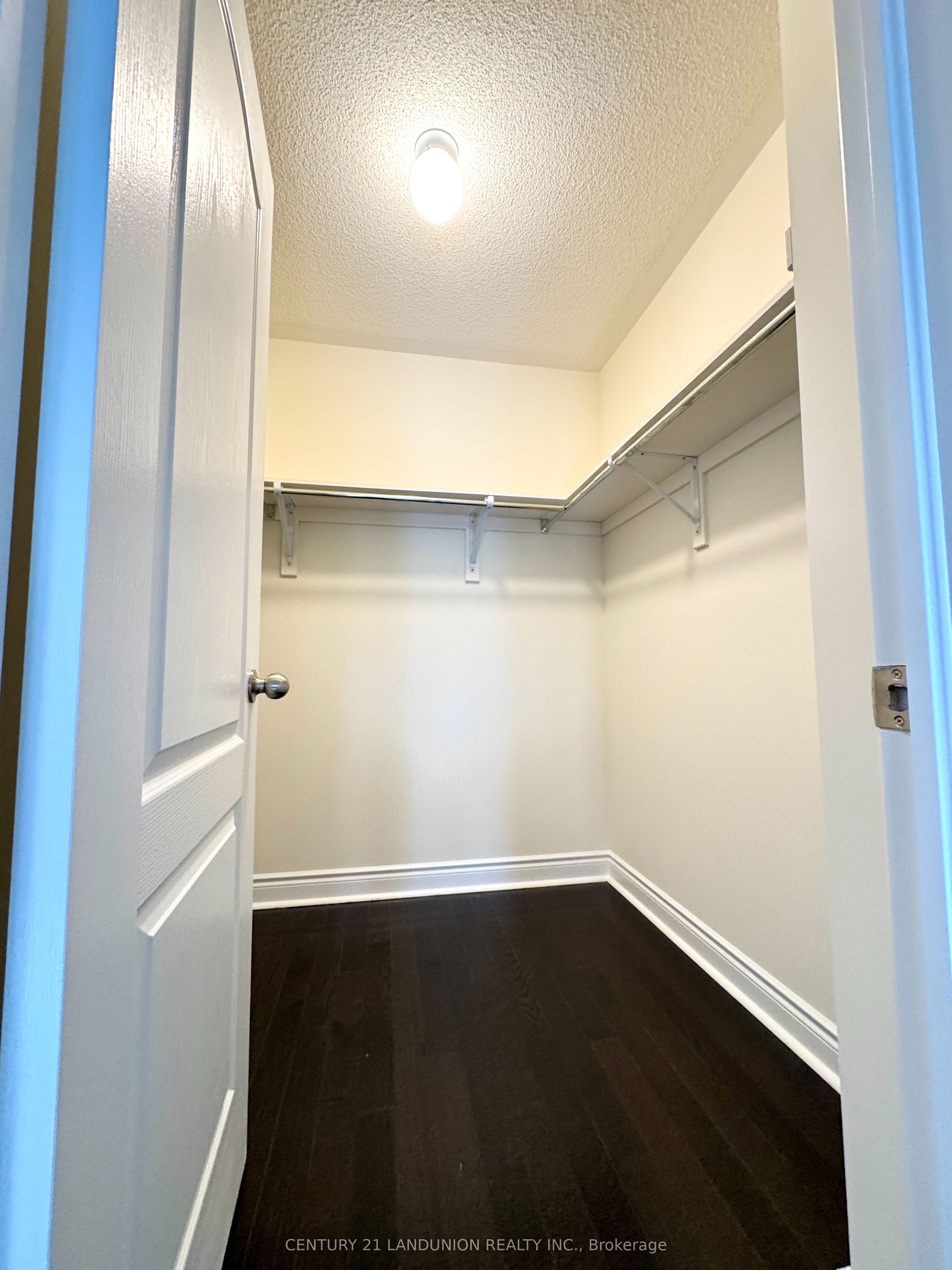 921 Goring Circle Property Photo 15