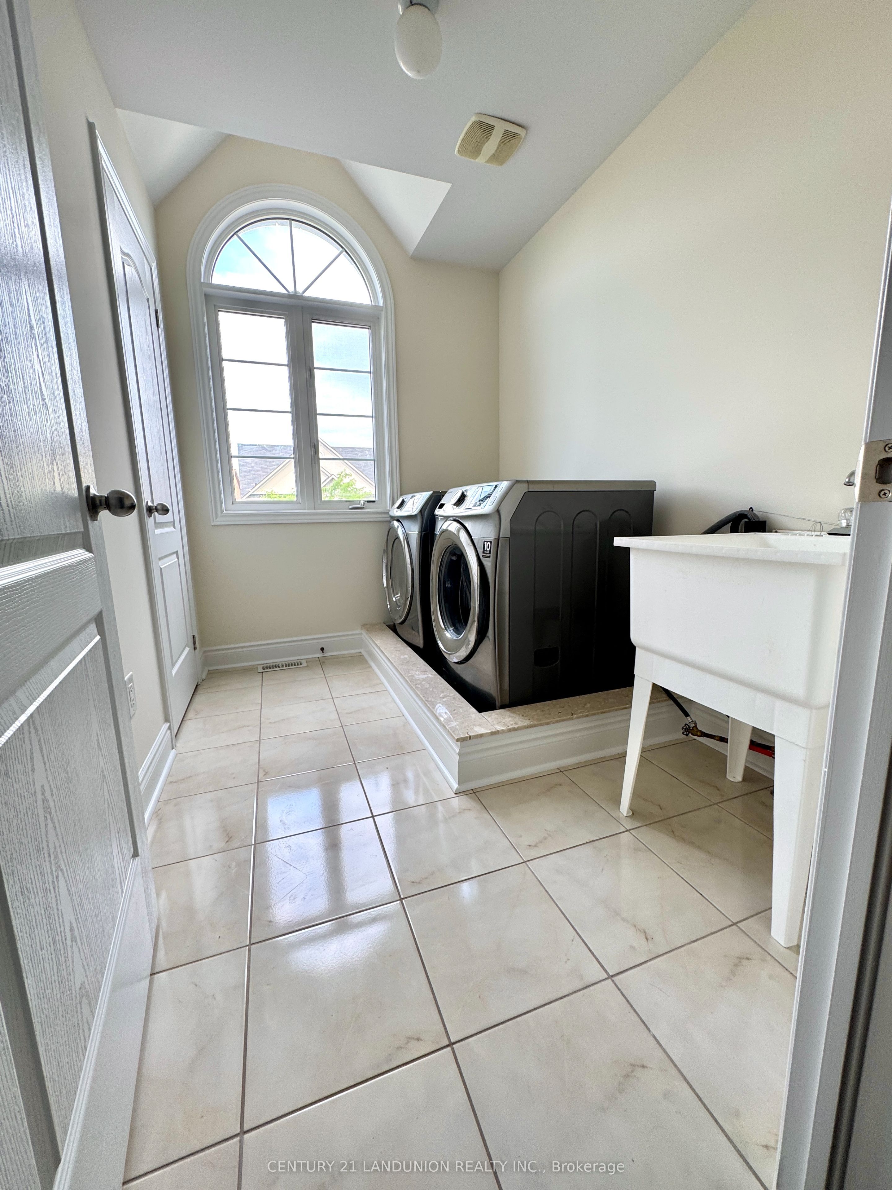 921 Goring Circle Property Photo 22