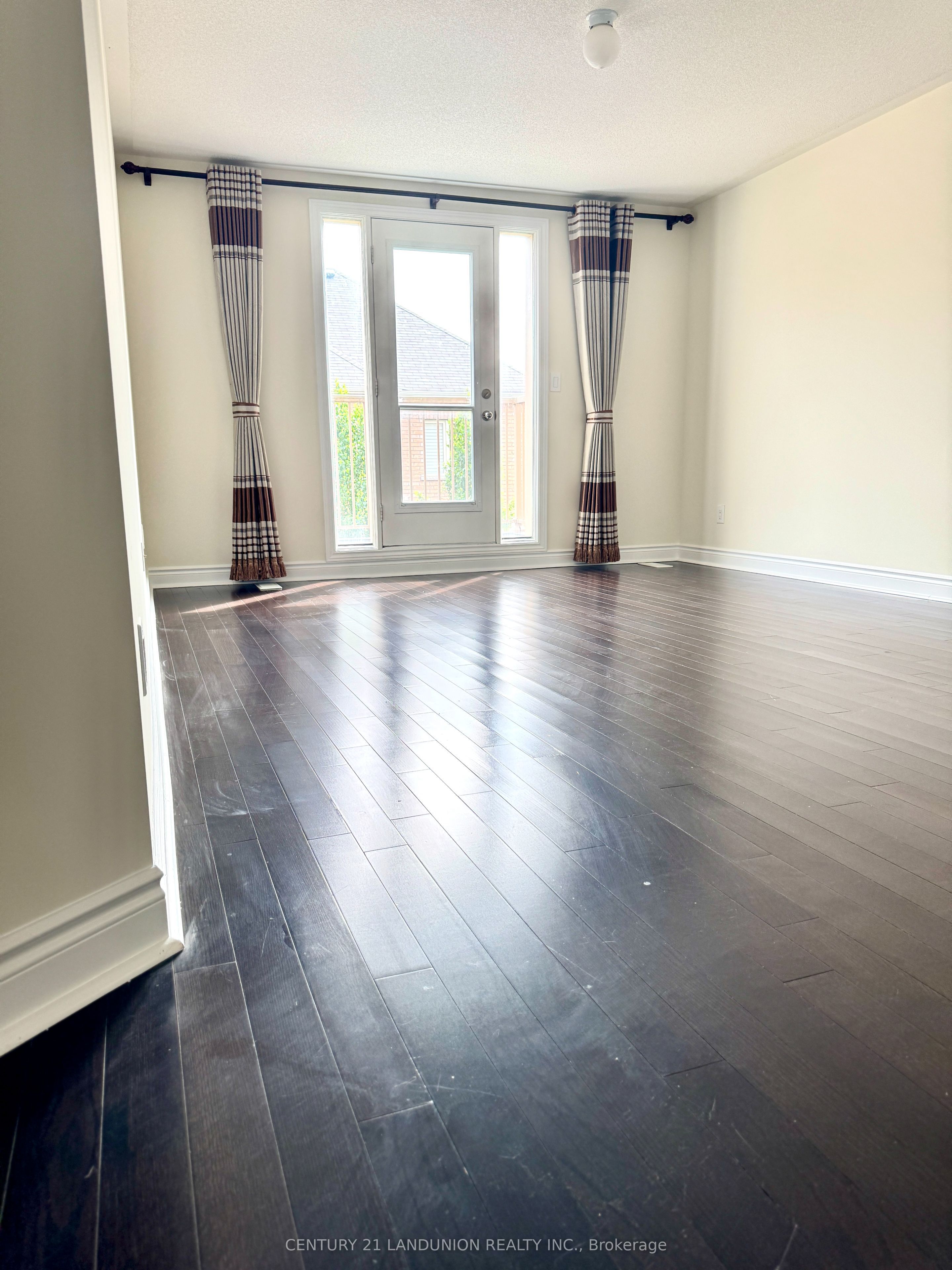 921 Goring Circle Property Photo 24