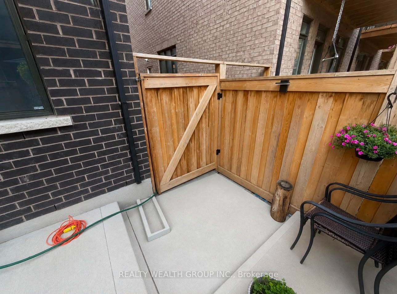 37 Fancamp Drive Main Property Photo 10