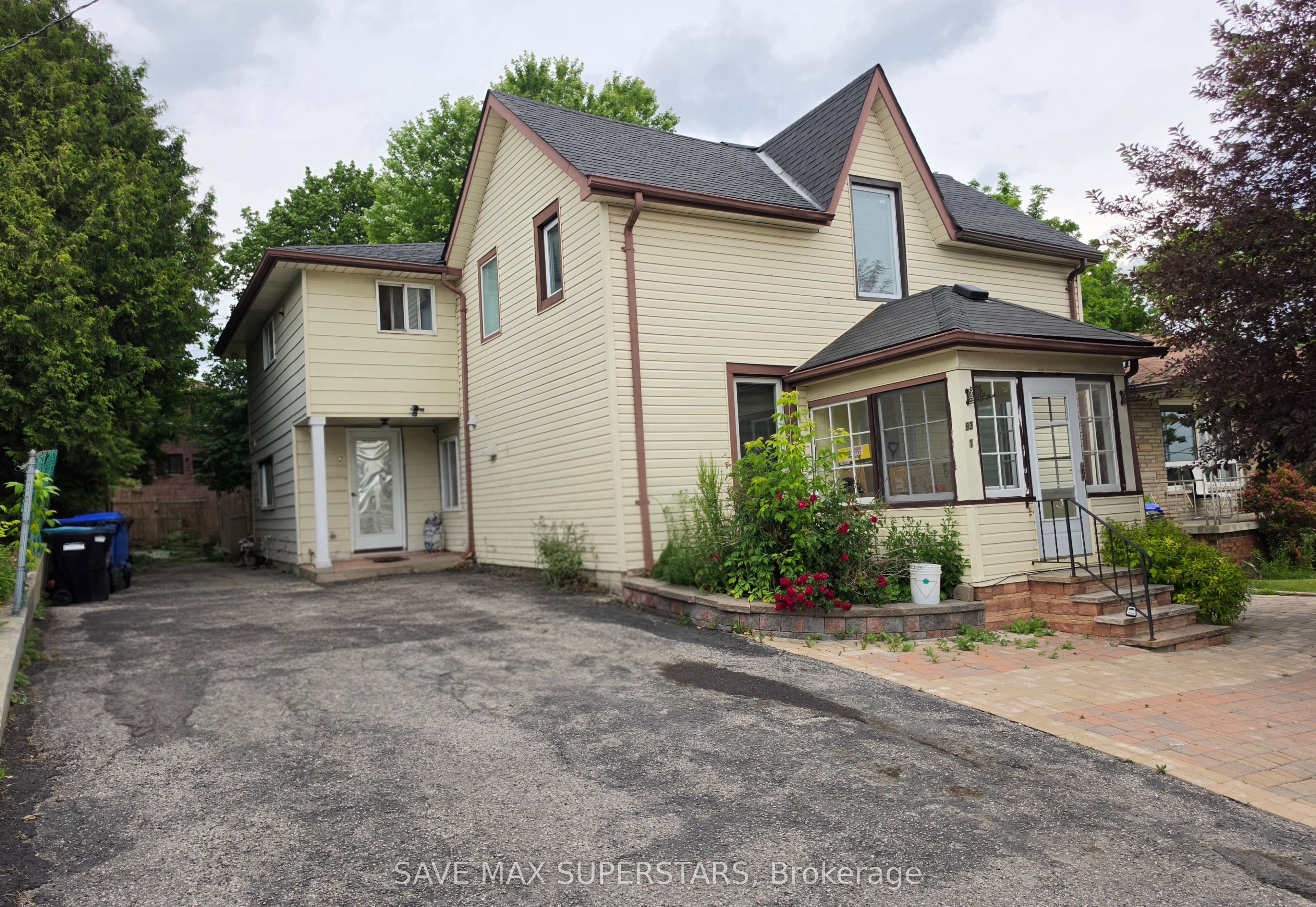 93 John Street E Property Photo 2