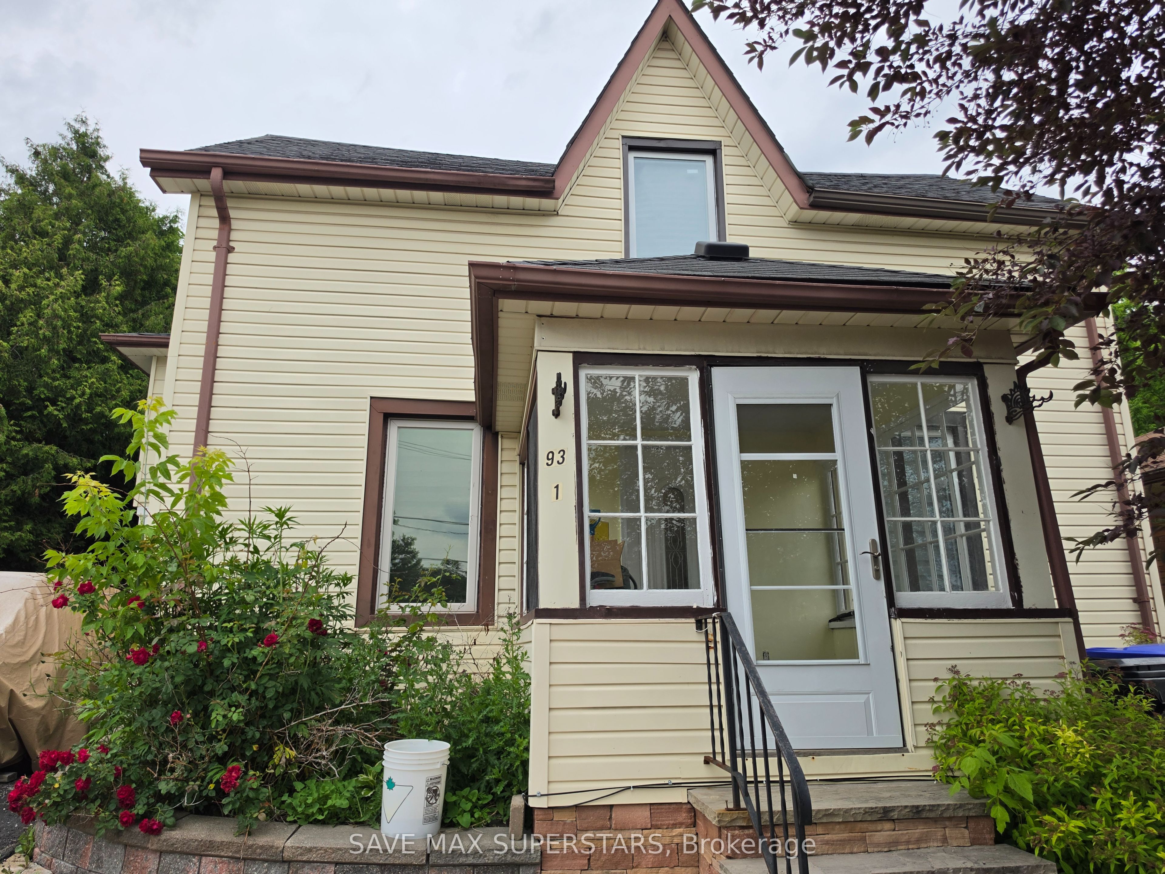 93 John Street E Property Photo 3