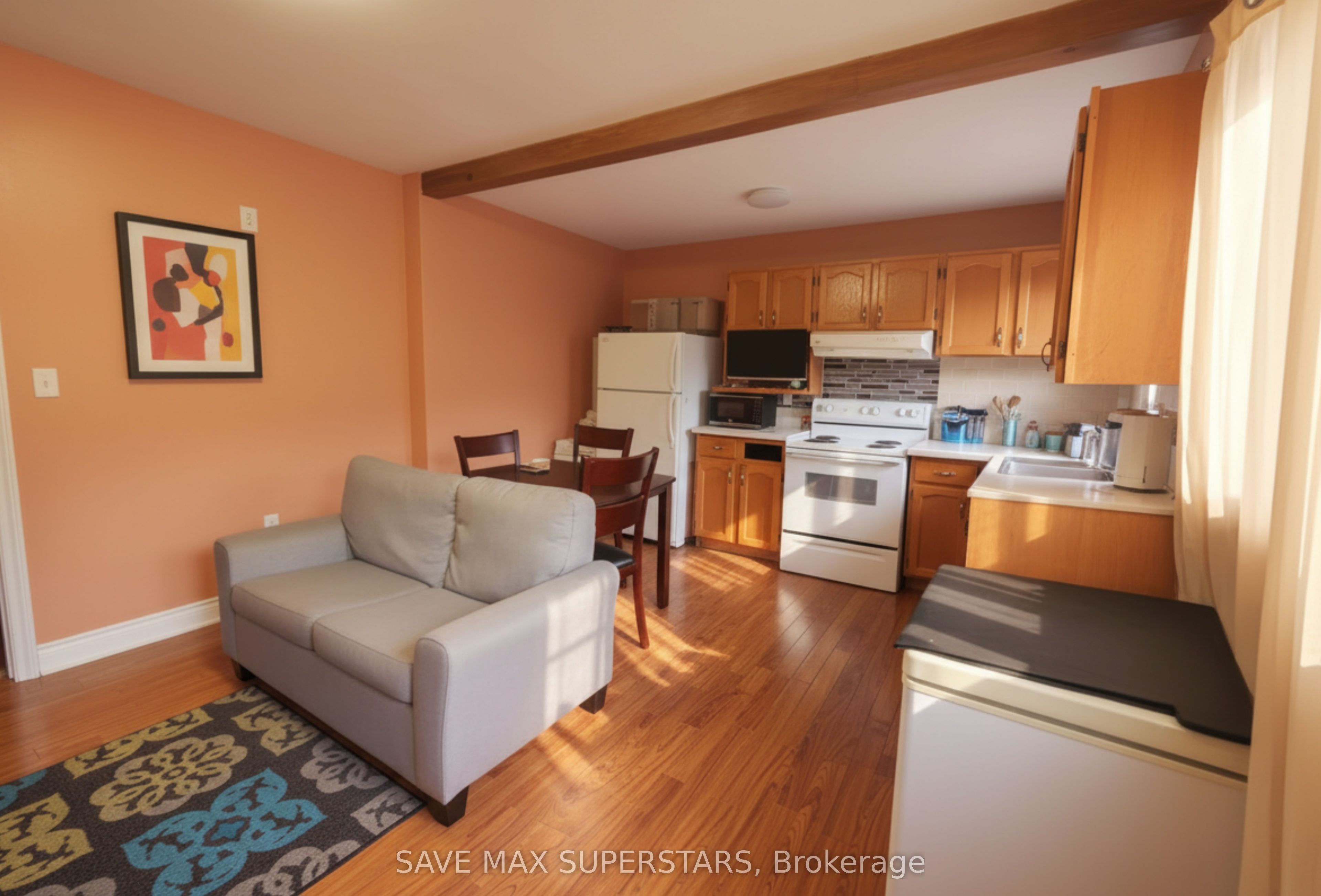 93 John Street E Property Photo 7