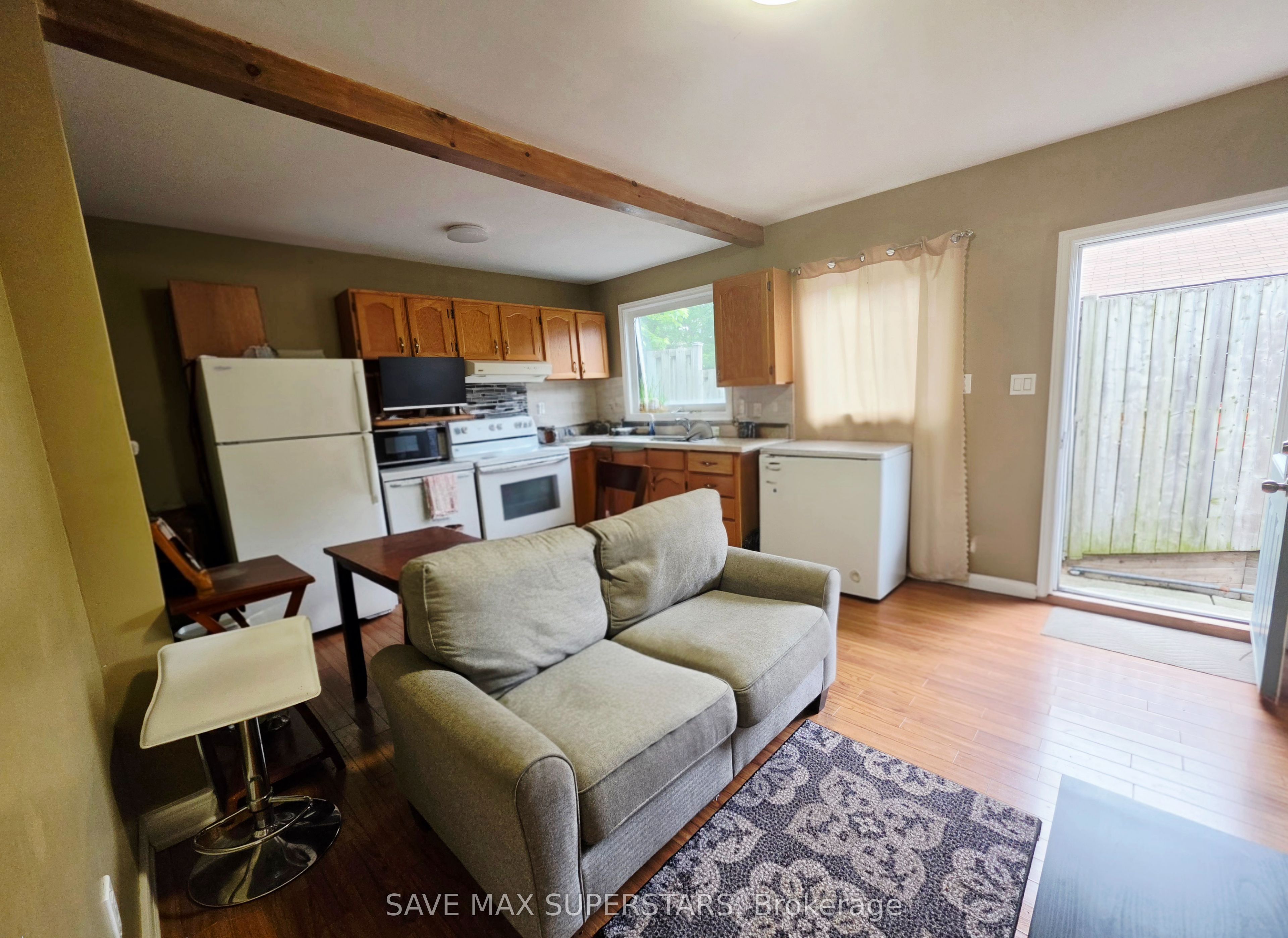93 John Street E Property Photo 9
