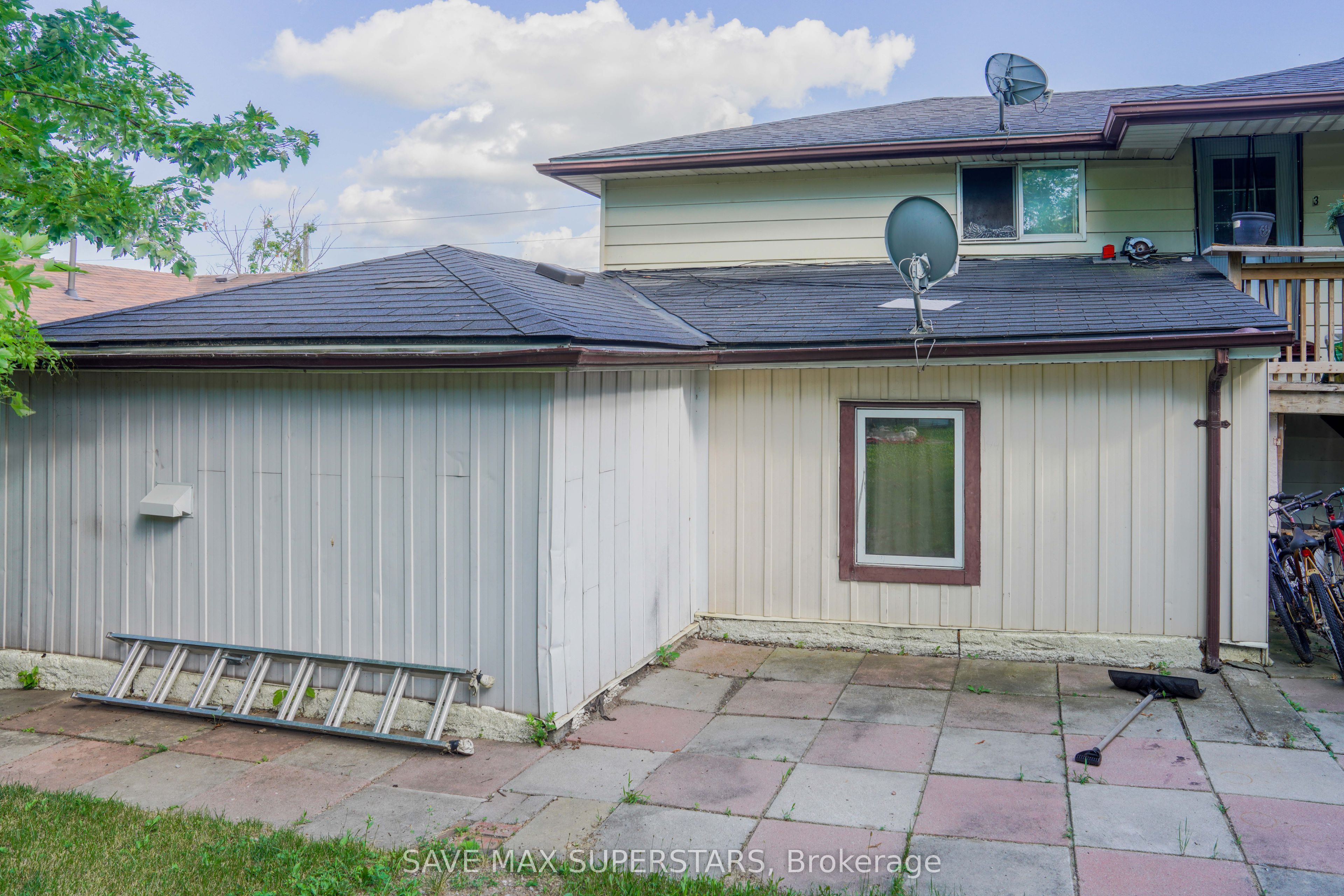 93 John Street E Property Photo 18