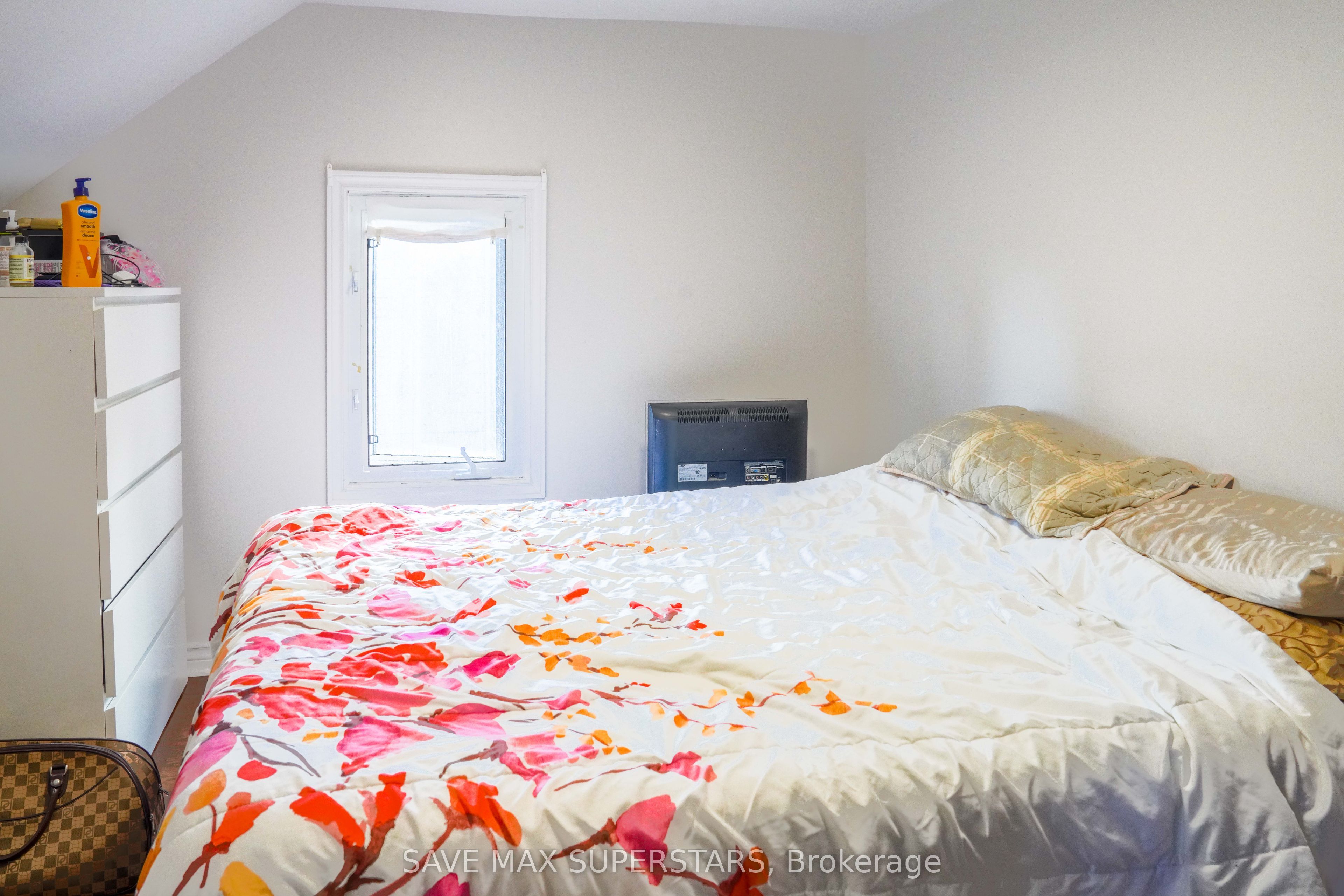 93 John Street E Property Photo 27