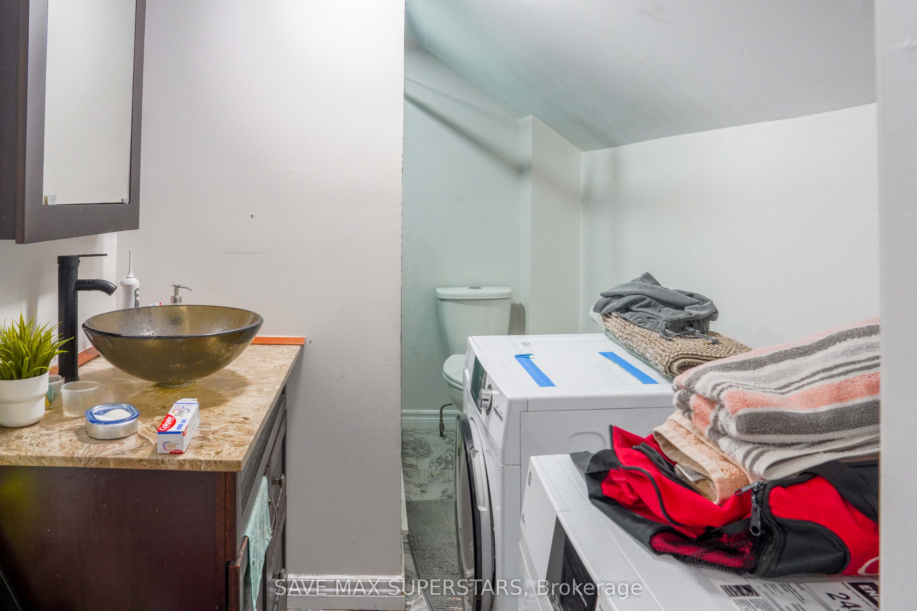 93 John Street E Property Photo 28