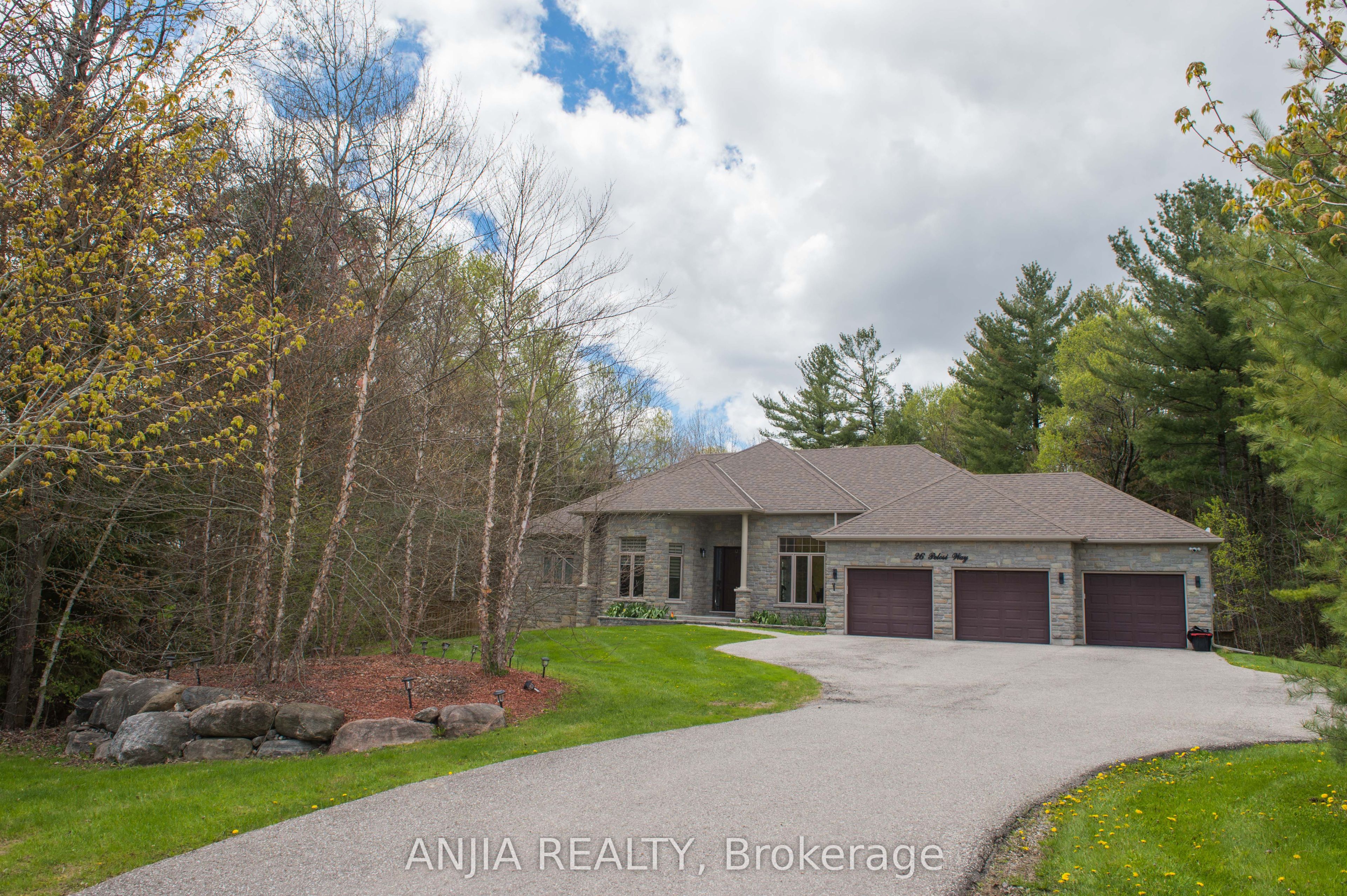 26 Pelosi Way Property Photo 3