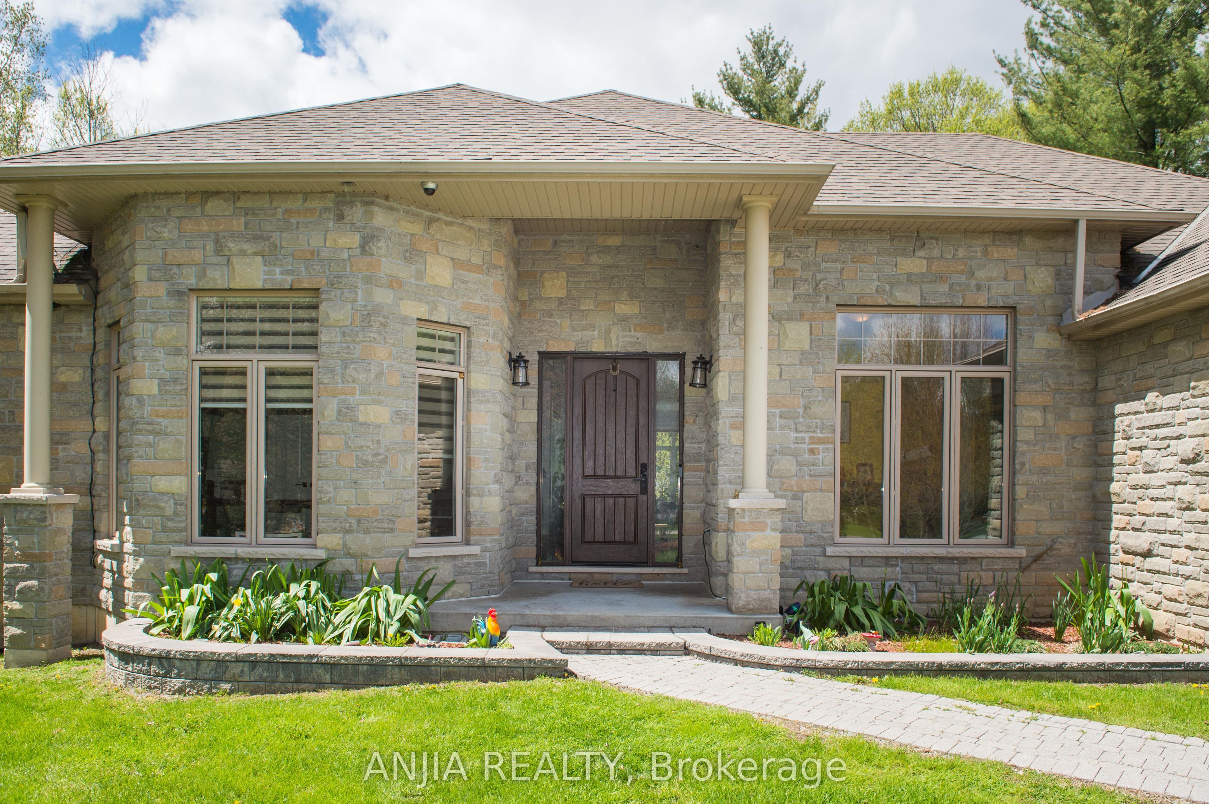 26 Pelosi Way Property Photo 4