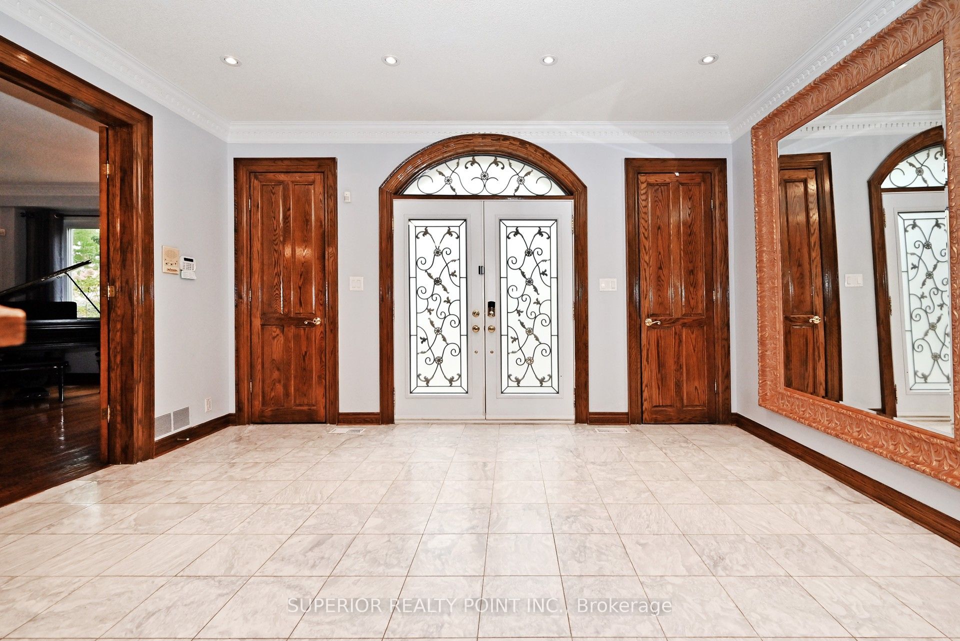 186 Oxford Street Property Photo 2