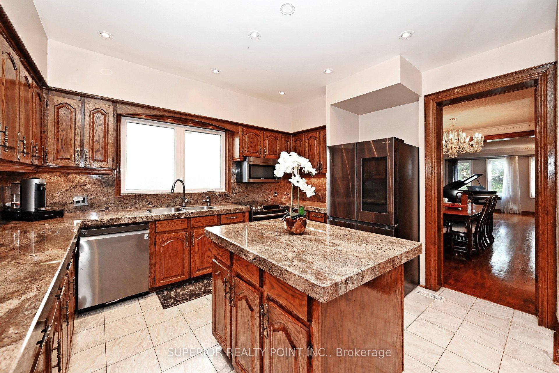 186 Oxford Street Property Photo 12