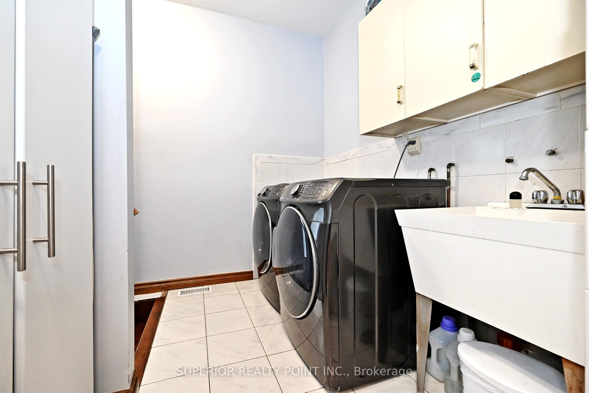 186 Oxford Street Property Photo 36