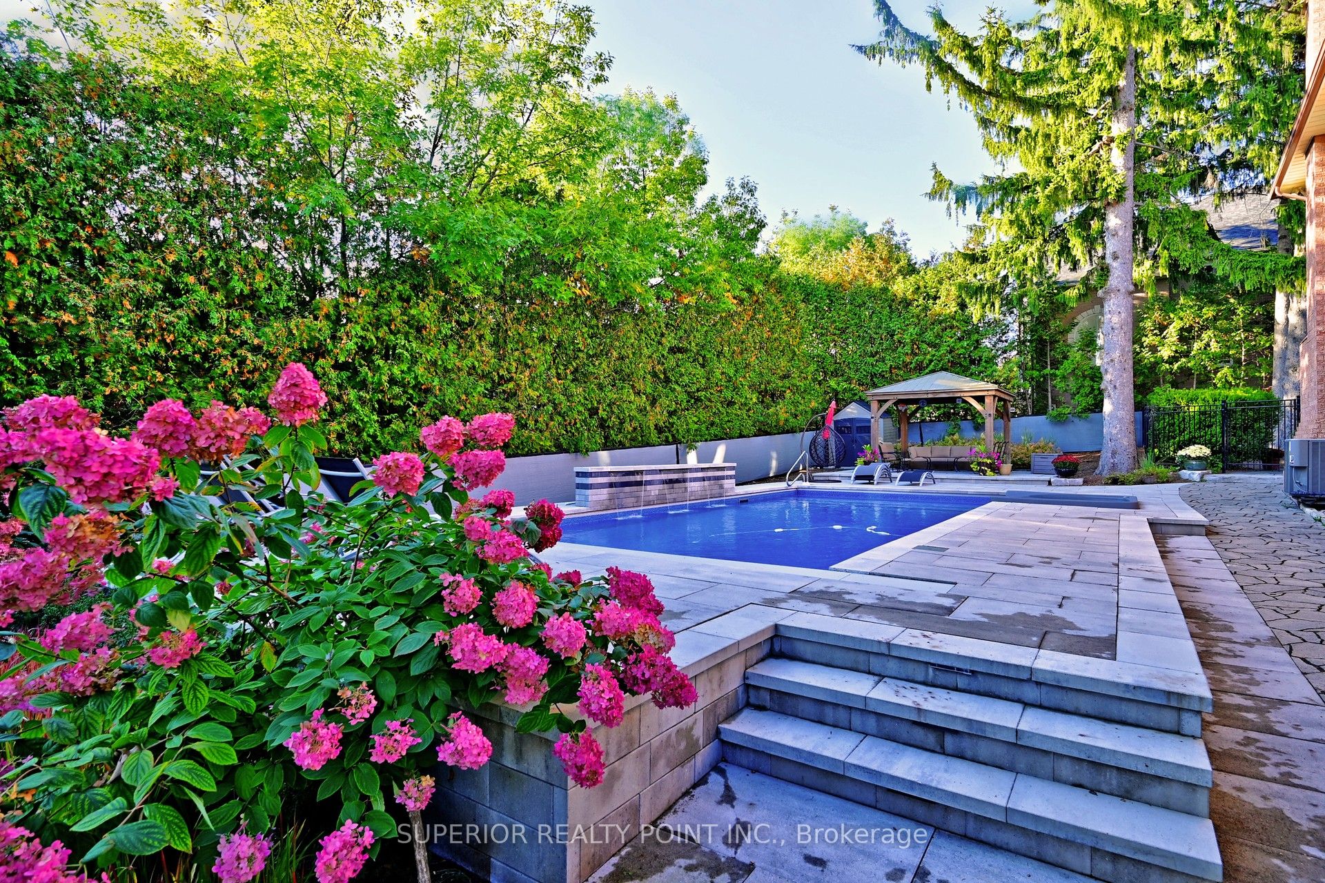 186 Oxford Street Property Photo 37