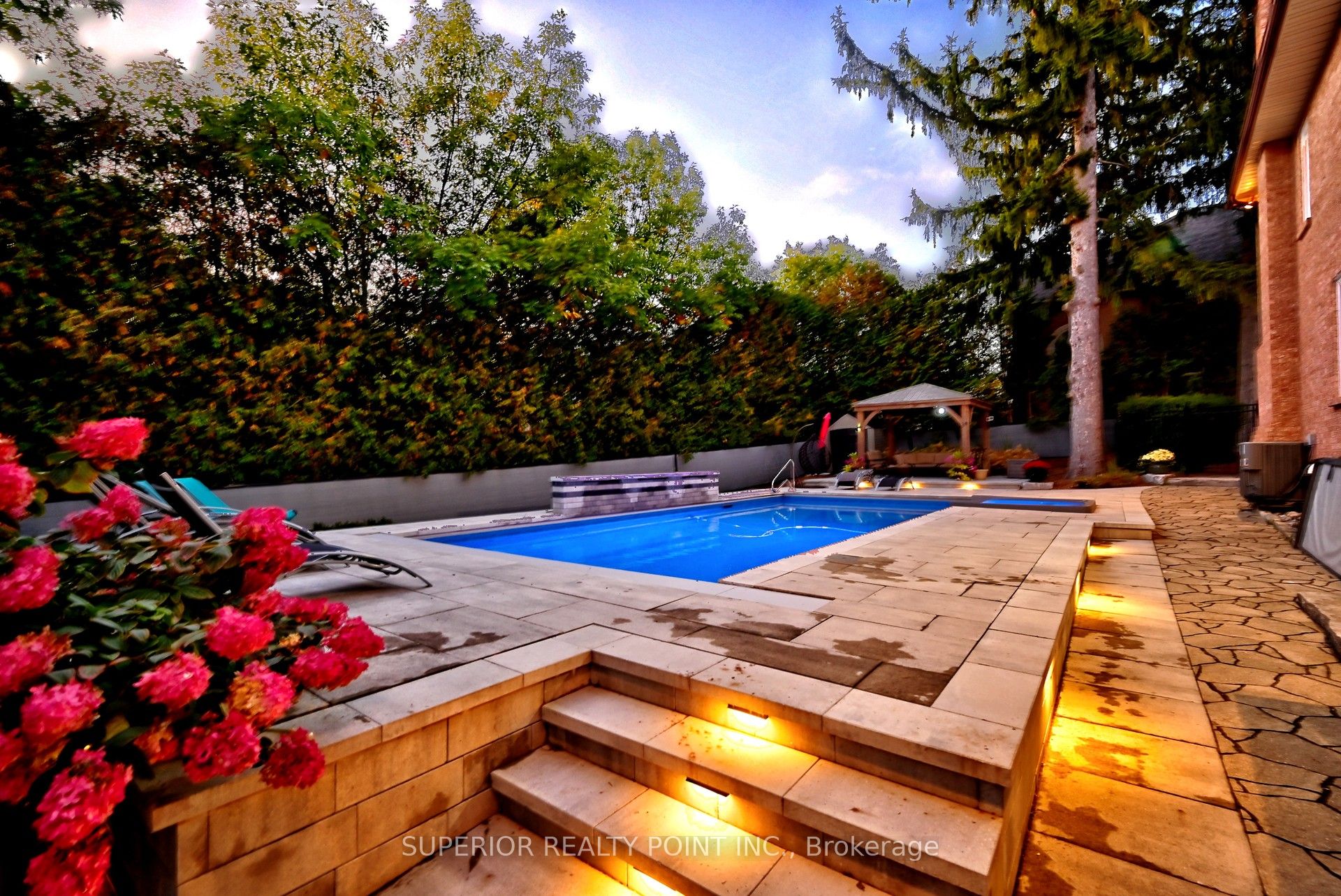 186 Oxford Street Property Photo 46