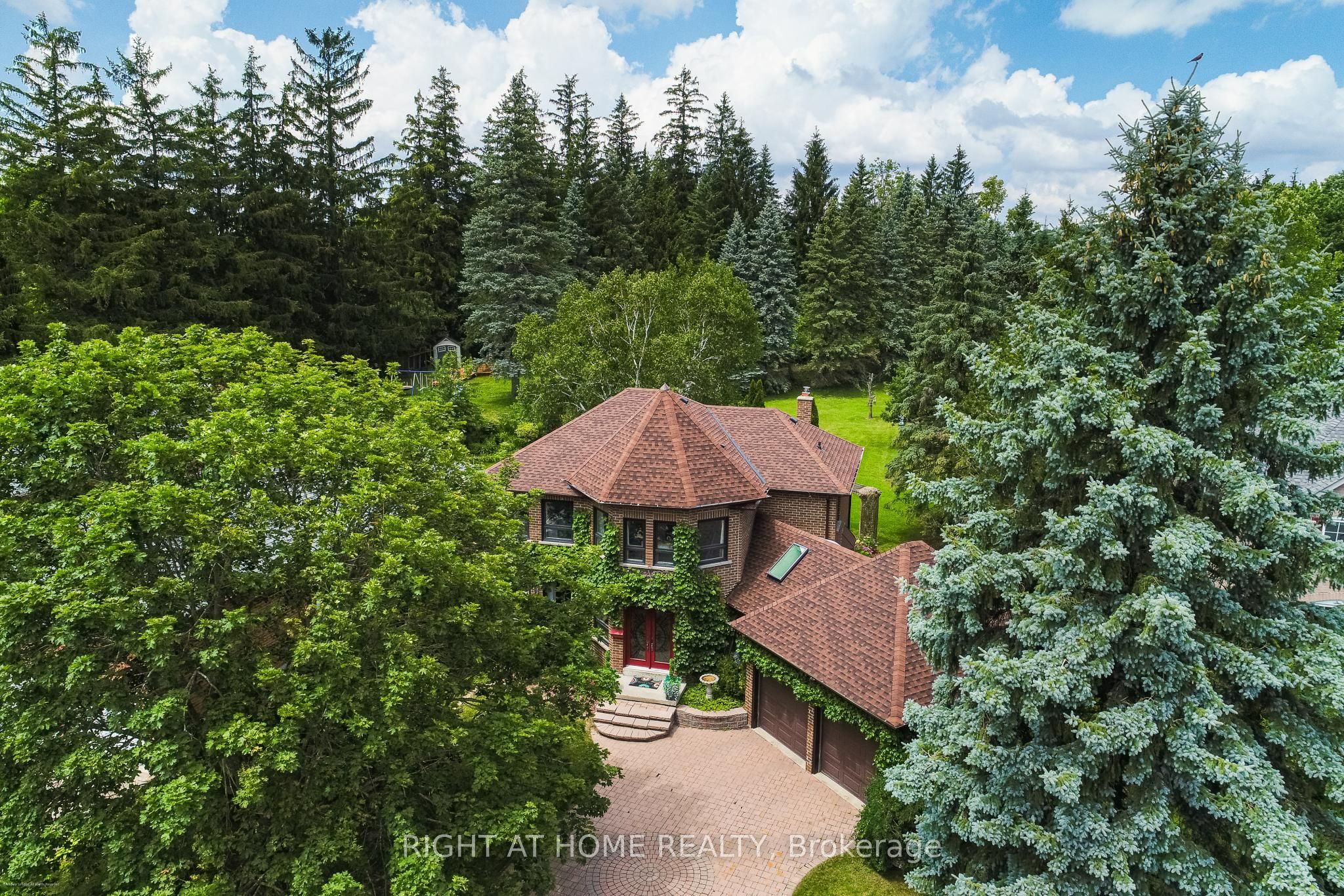 41 Bloomfield Trail Property Photo 3