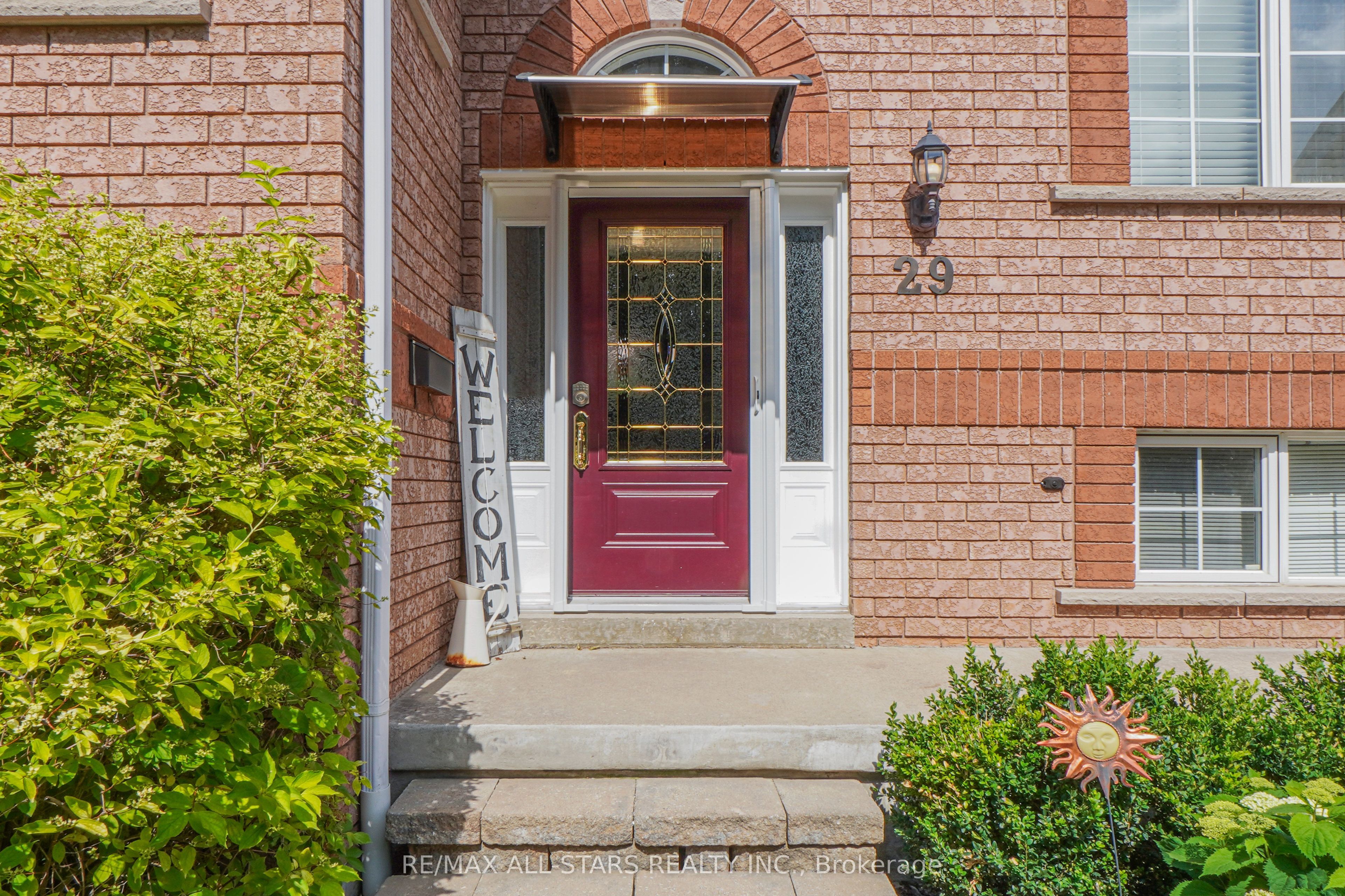 29 Fourth Avenue N Property Photo 3