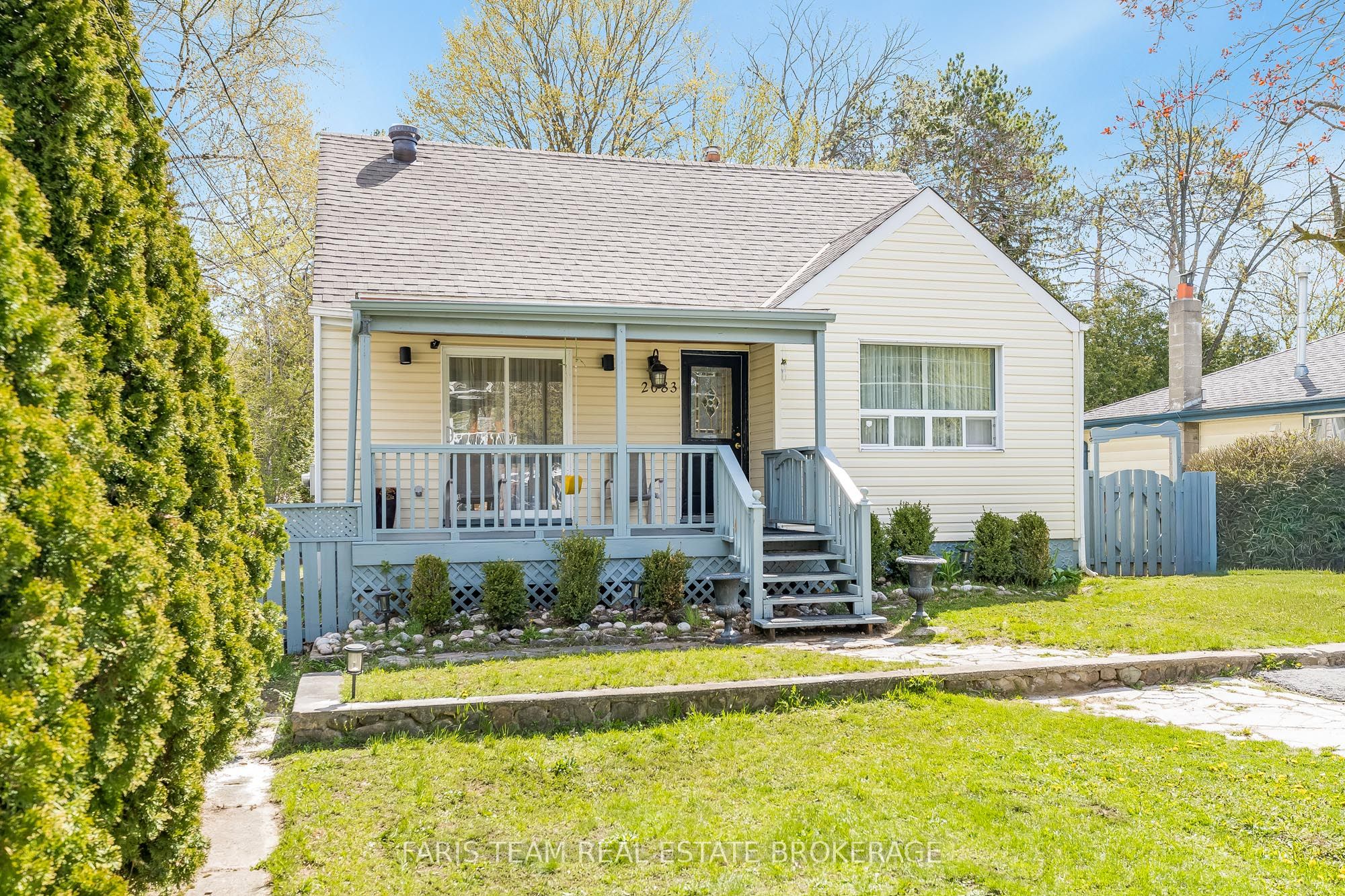 2083 Lilac Drive Property Photo 1