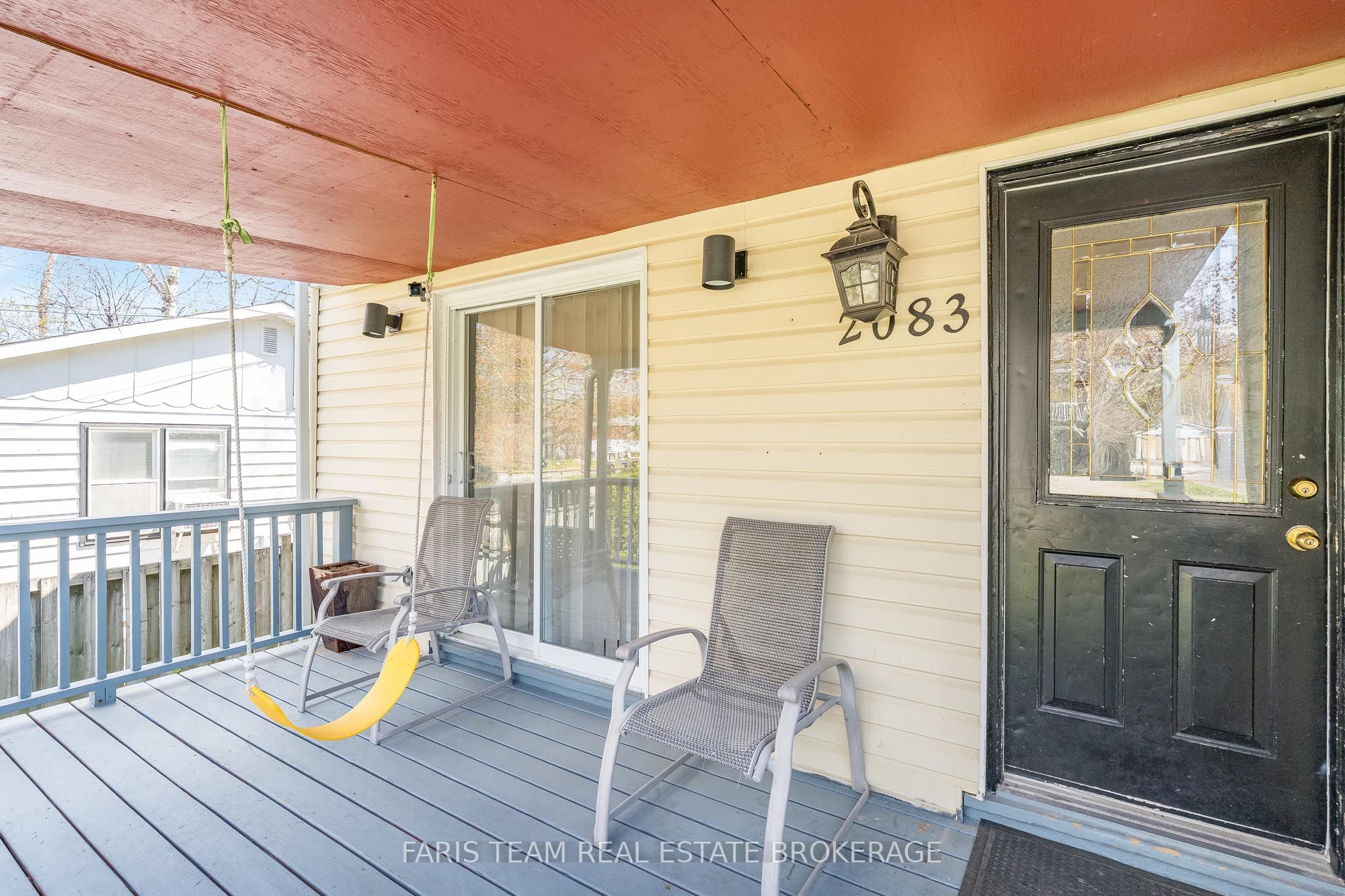 2083 Lilac Drive Property Photo 2