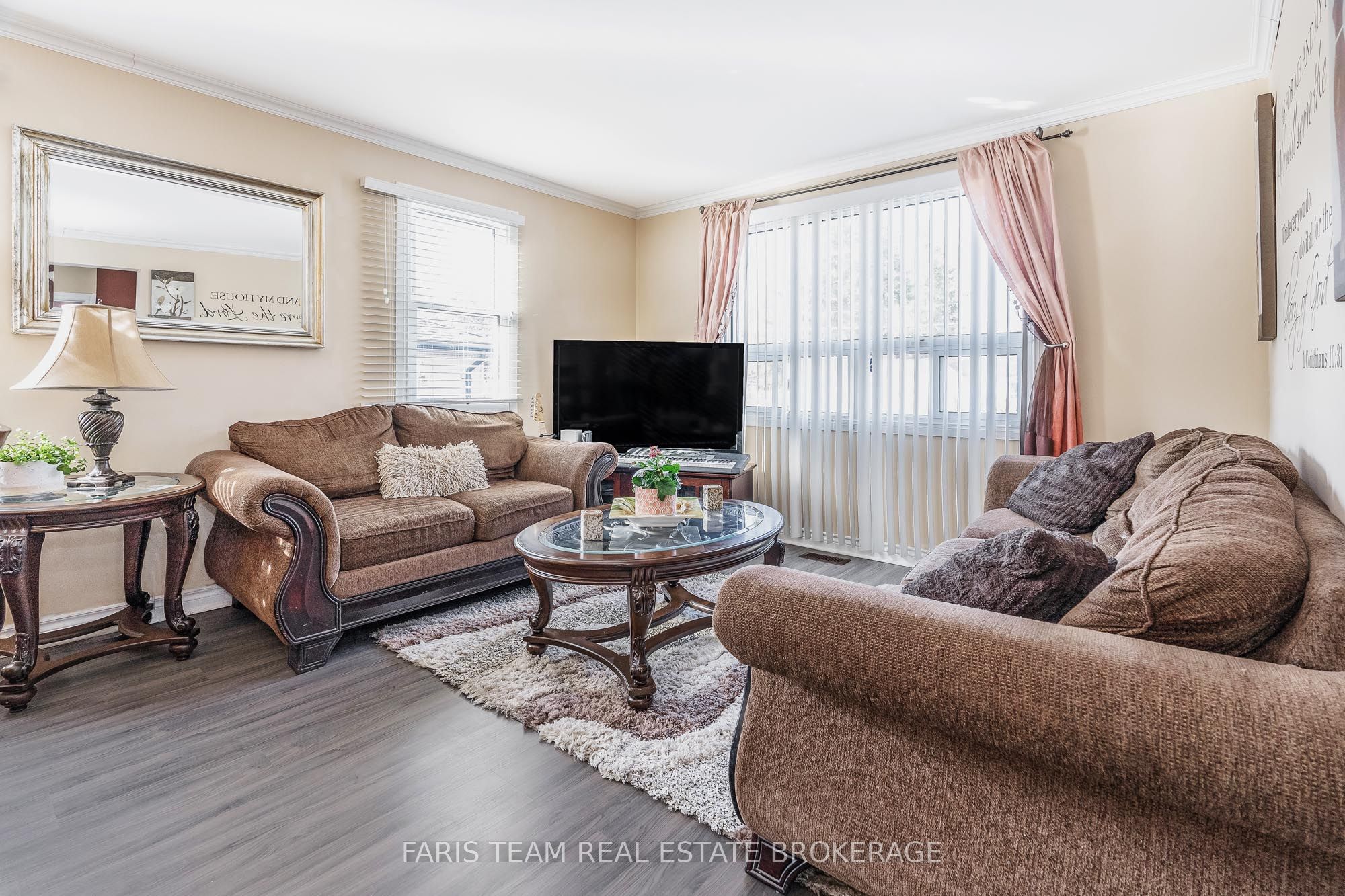 2083 Lilac Drive Property Photo 9