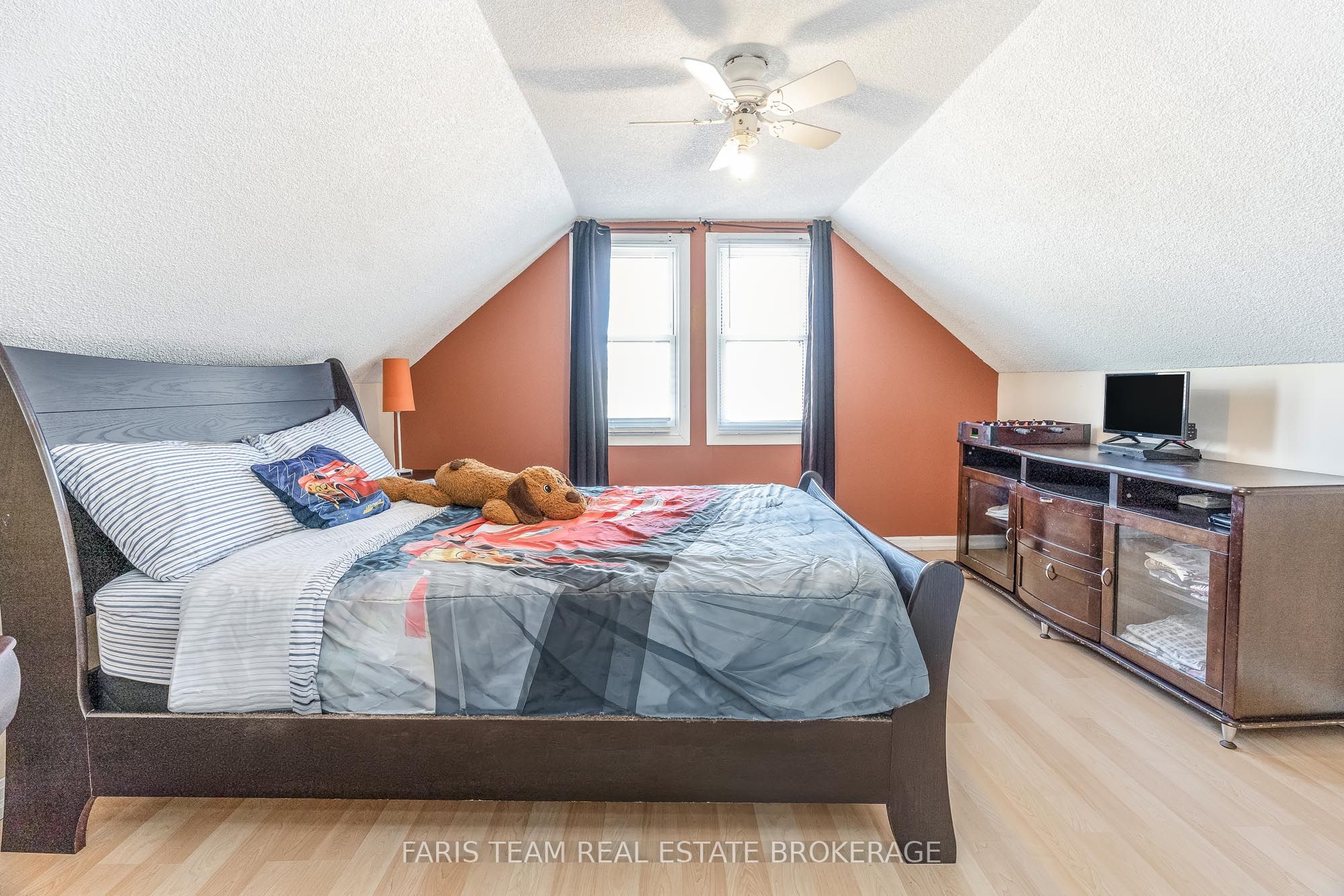 2083 Lilac Drive Property Photo 14