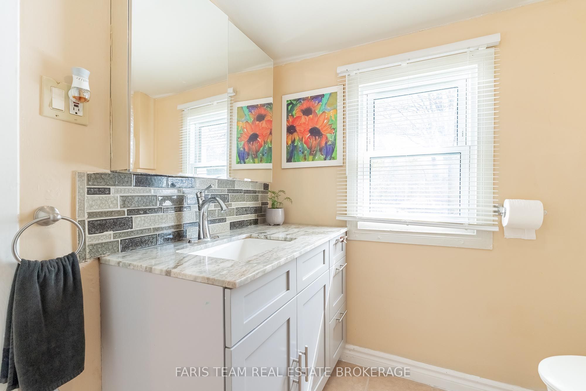 2083 Lilac Drive Property Photo 18
