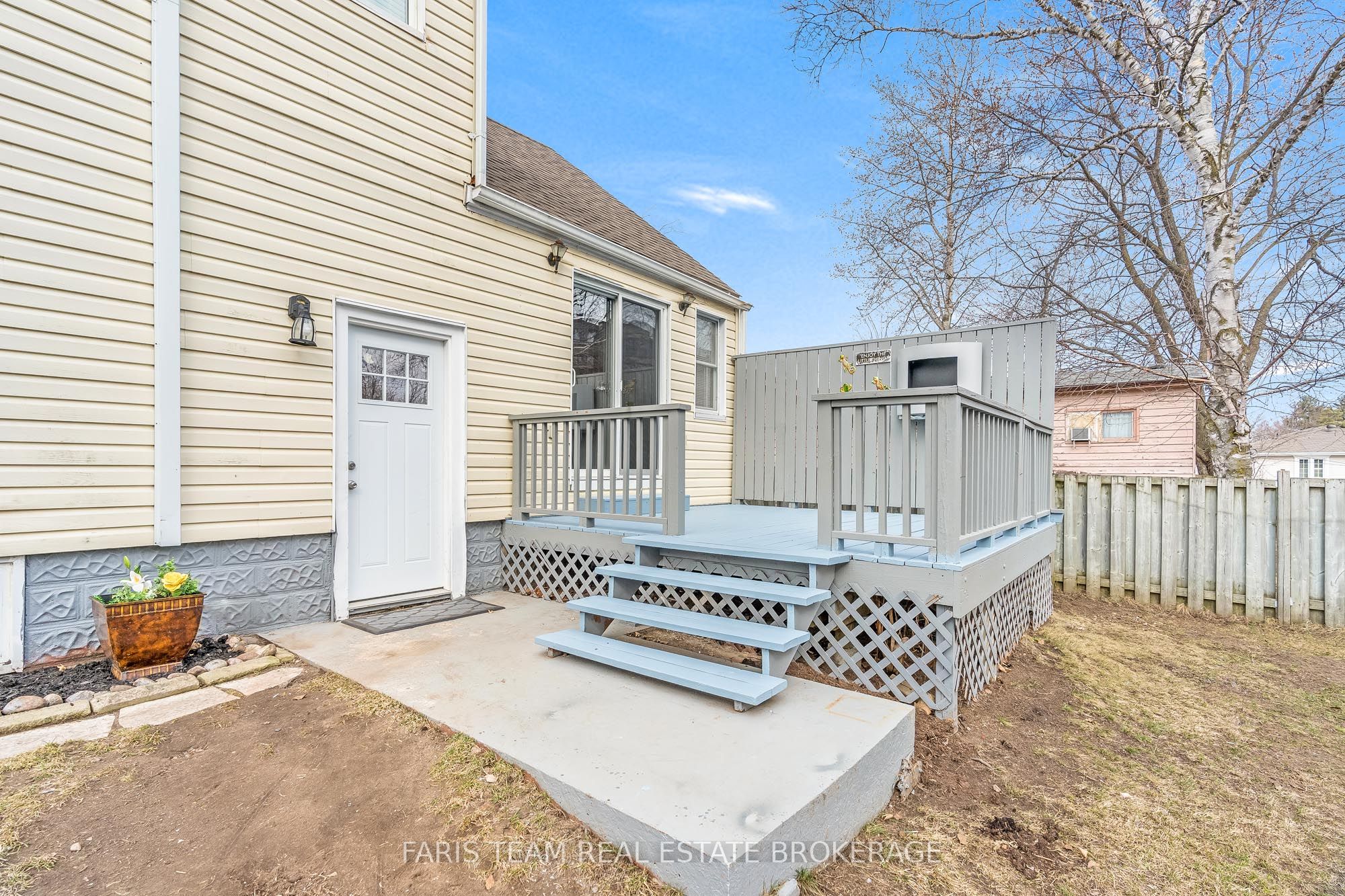 2083 Lilac Drive Property Photo 22