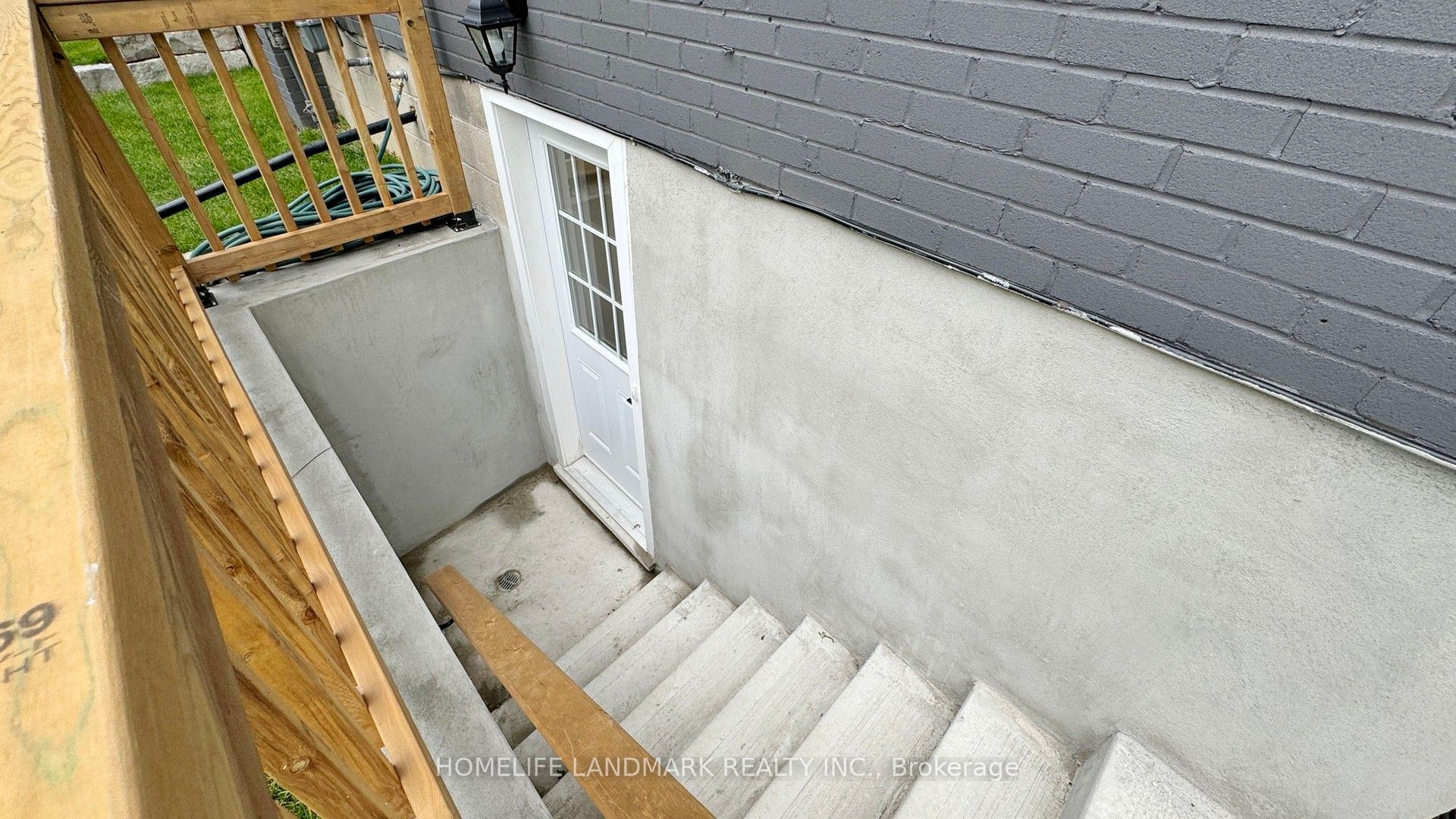 1661 Mount Albert Road Unit 2 Property Photo 2