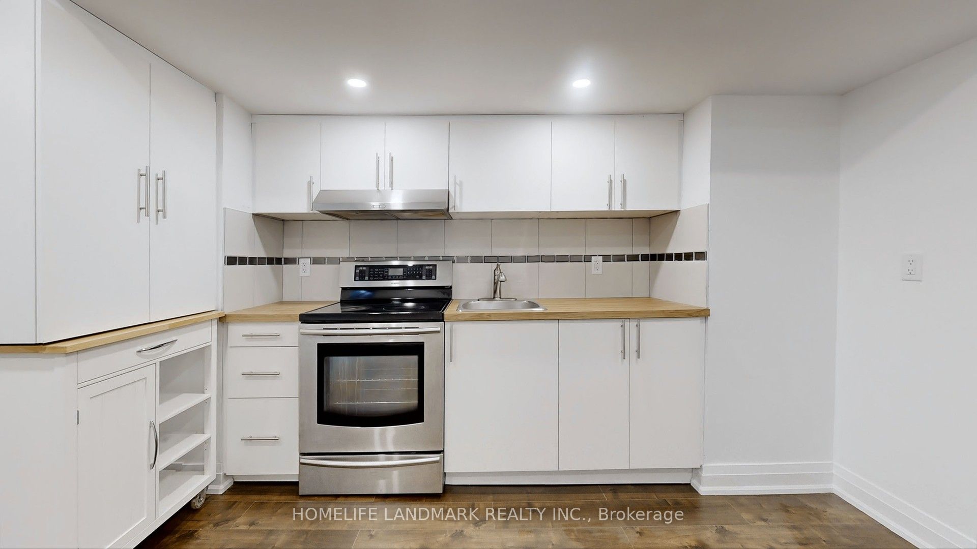 1661 Mount Albert Road Unit 2 Property Photo 3