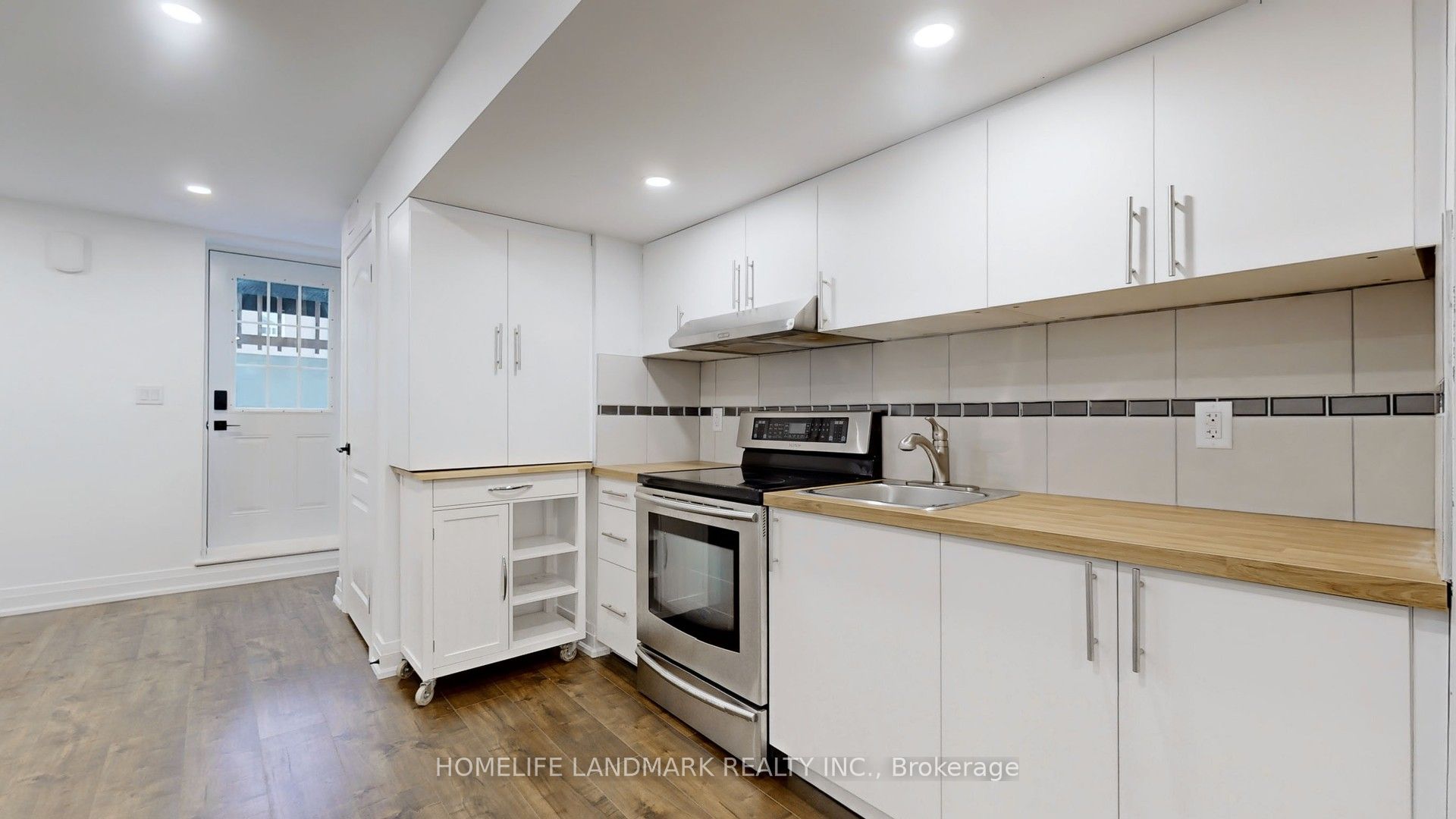 1661 Mount Albert Road Unit 2 Property Photo 4